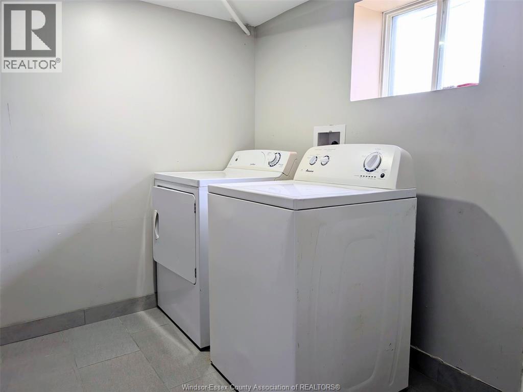 77 Askew, Leamington, ON - Indoor Photo Showing Laundry Room