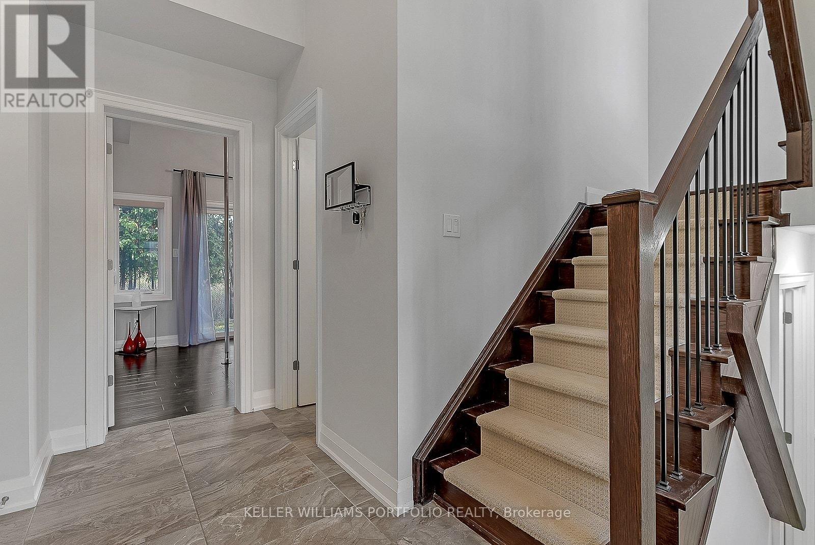 2016 Deerview Common, Oakville, ON - Indoor Photo Showing Other Room