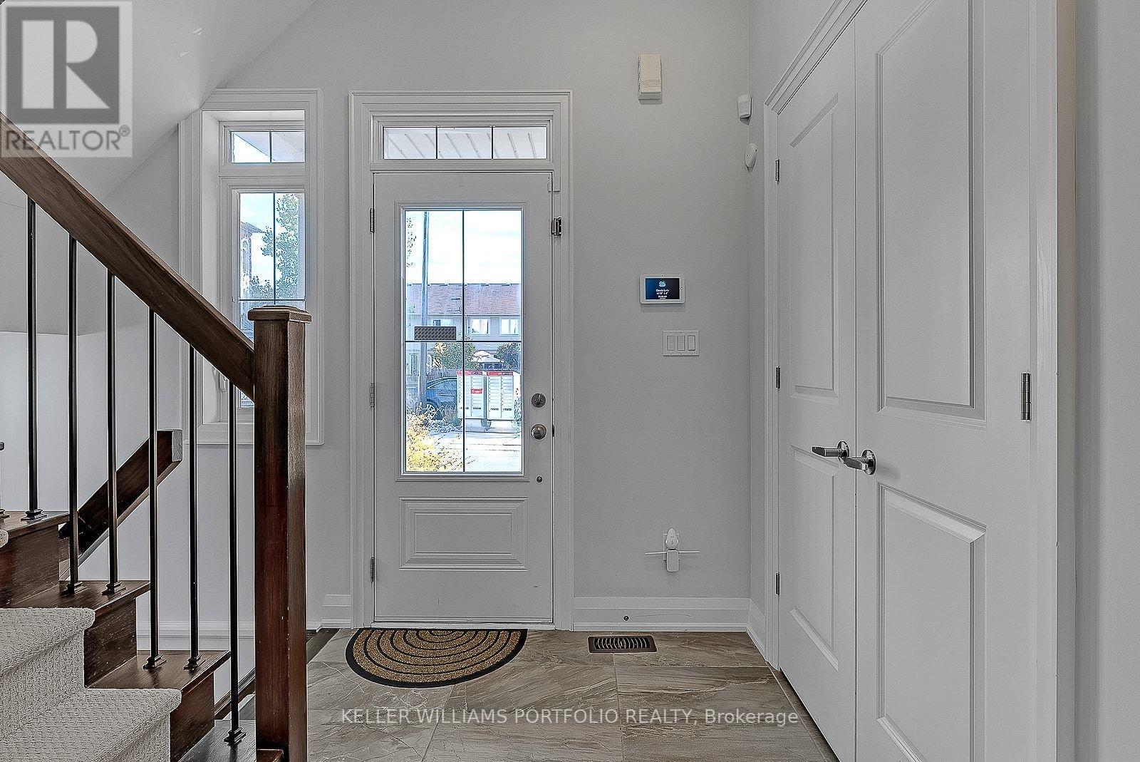 2016 Deerview Common, Oakville, ON - Indoor Photo Showing Other Room