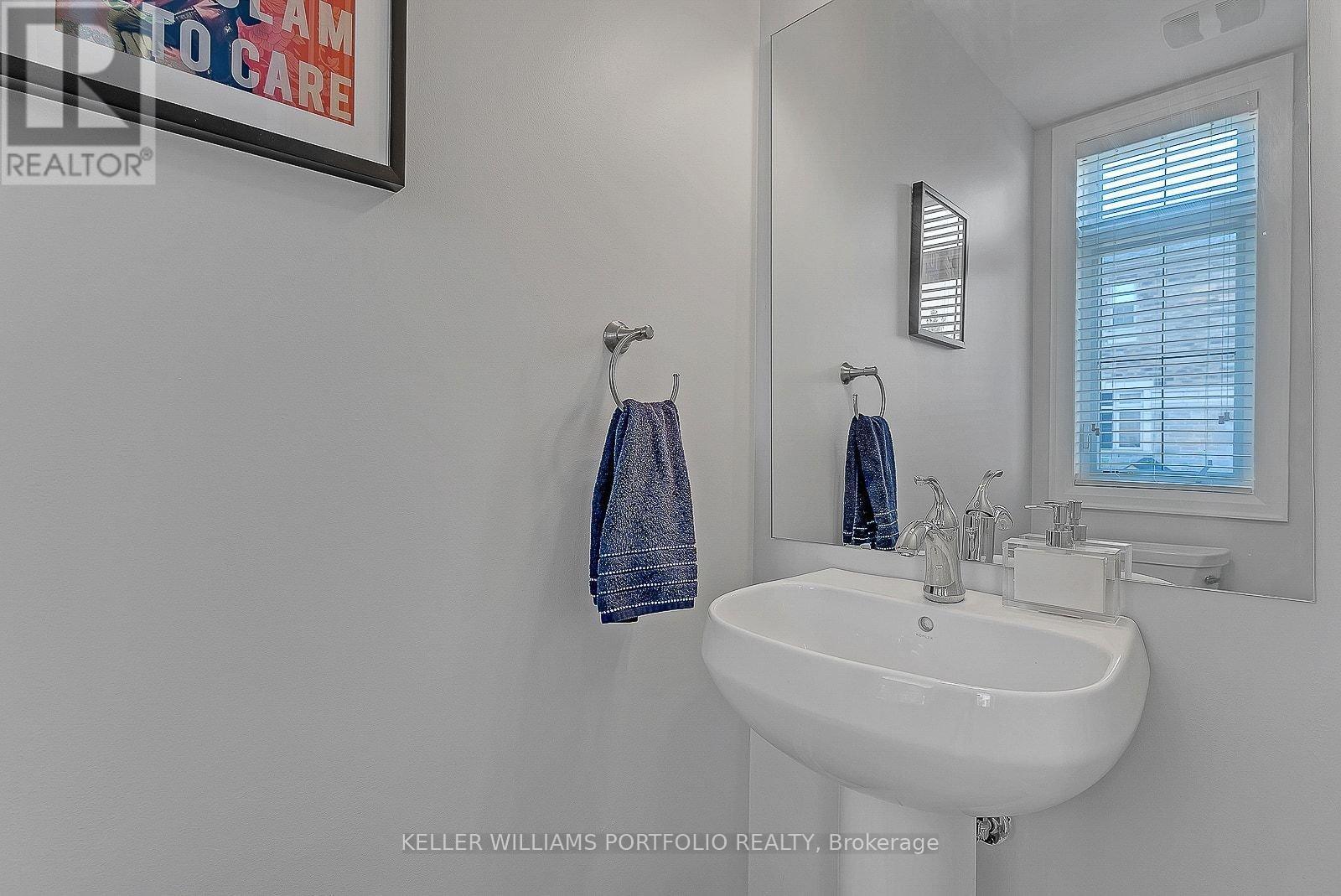 2016 Deerview Common, Oakville, ON - Indoor Photo Showing Bathroom