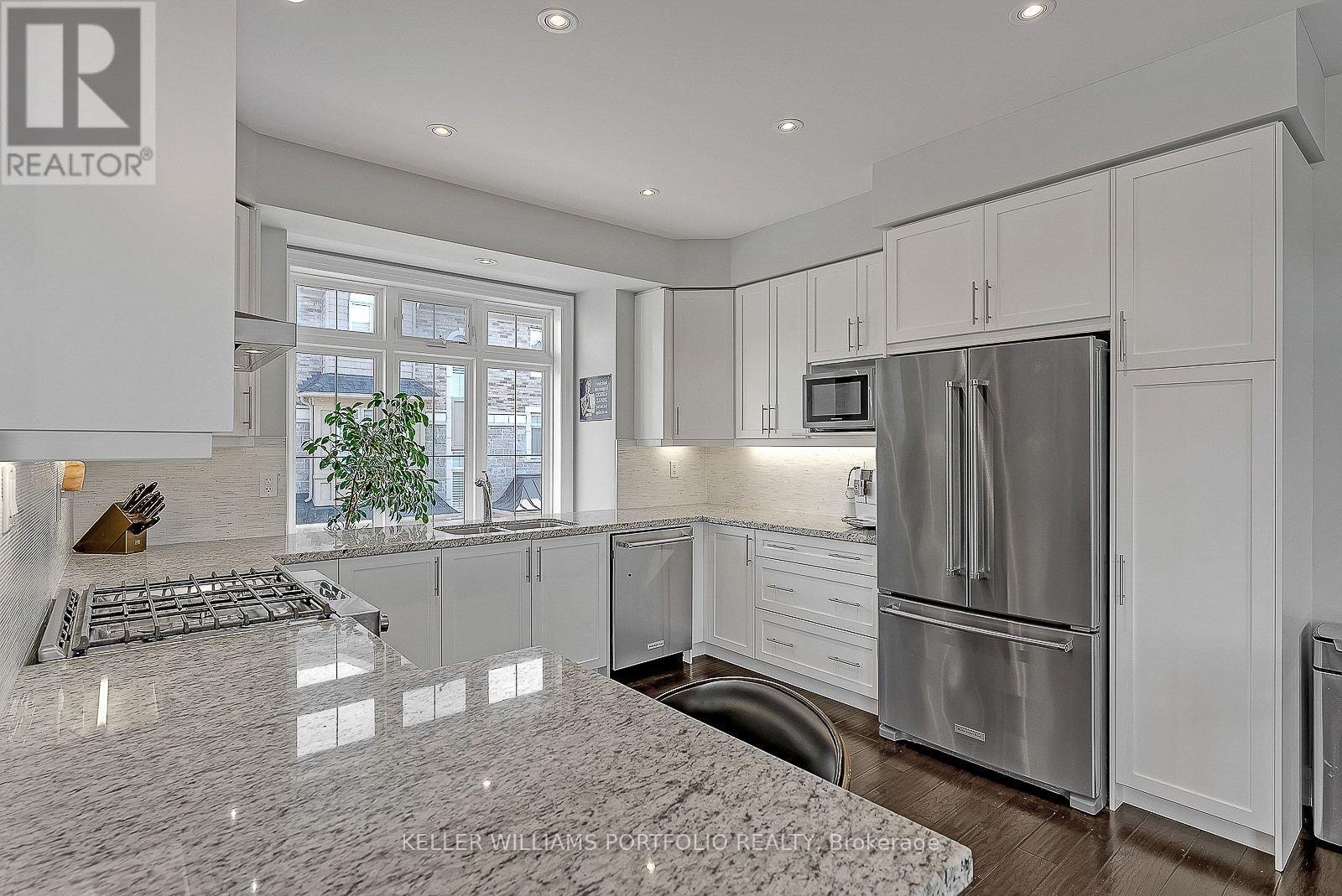 2016 Deerview Common, Oakville, ON - Indoor Photo Showing Kitchen