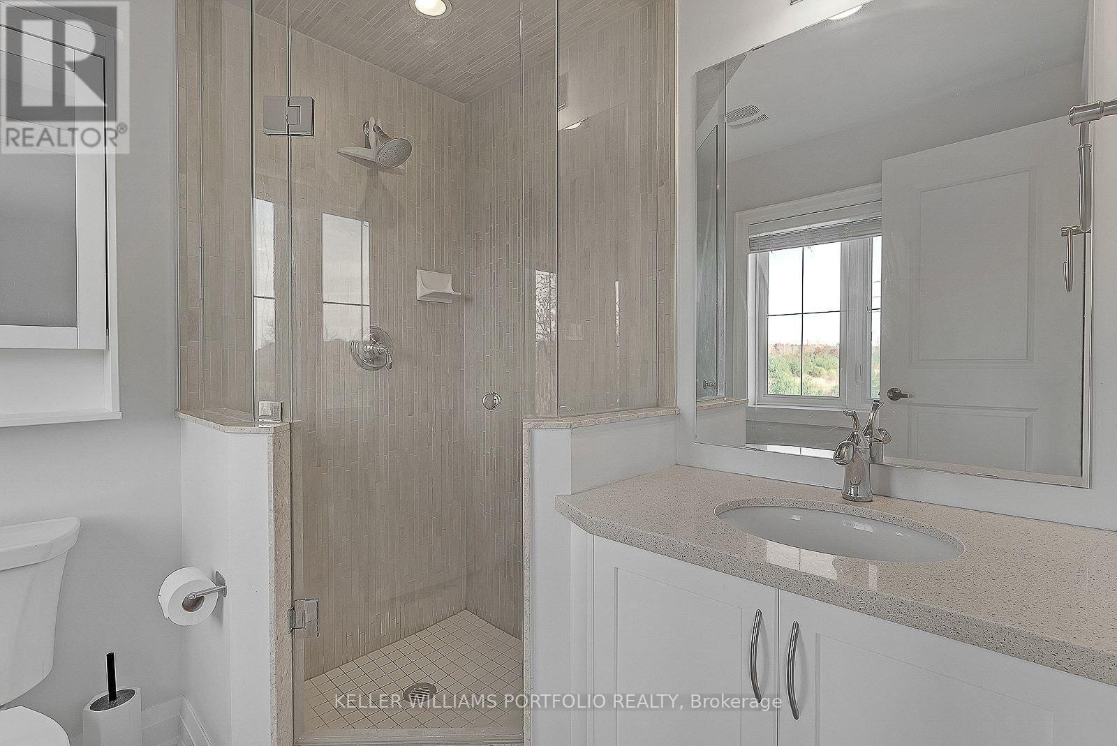 2016 Deerview Common, Oakville, ON - Indoor Photo Showing Bathroom
