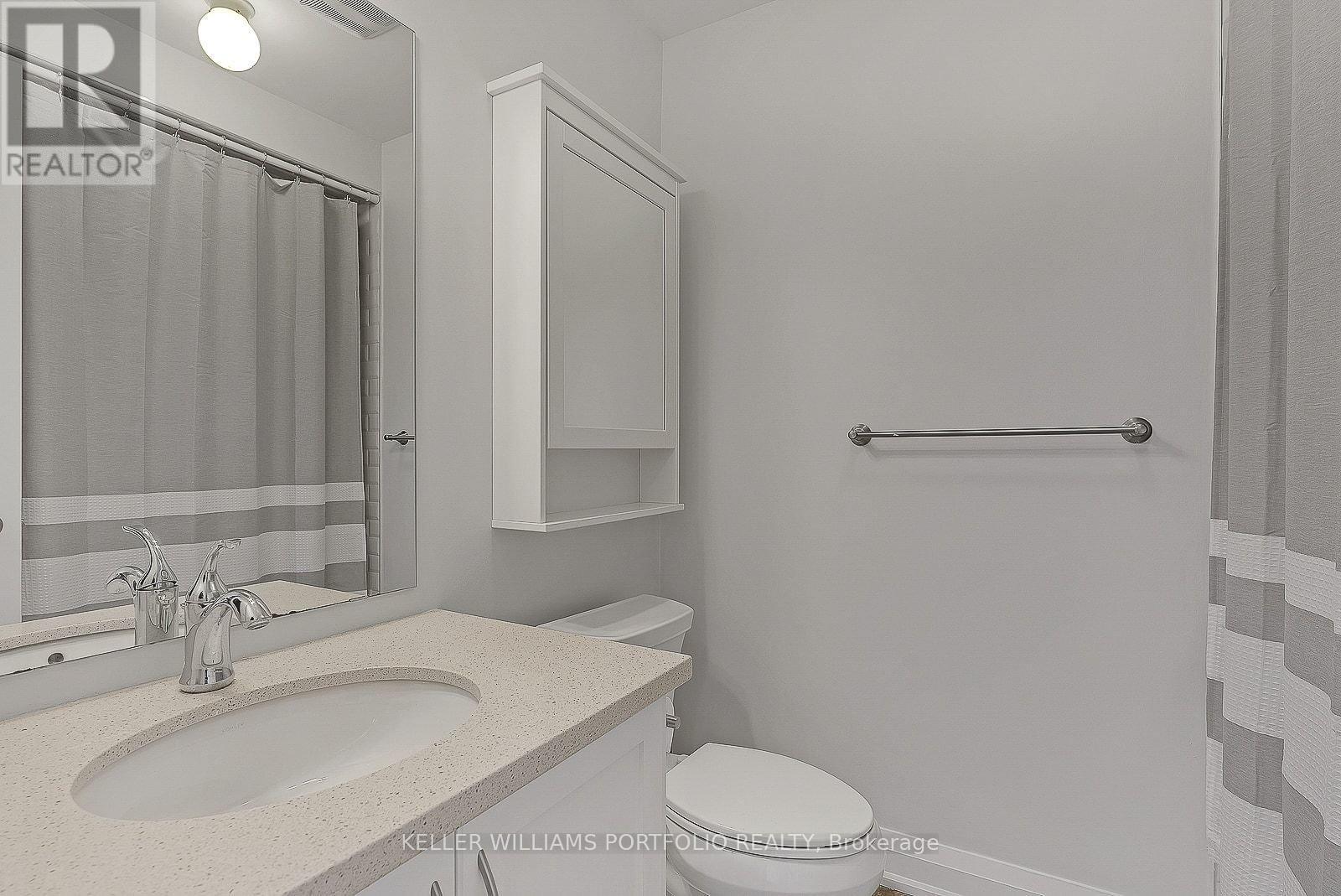 2016 Deerview Common, Oakville, ON - Indoor Photo Showing Bathroom
