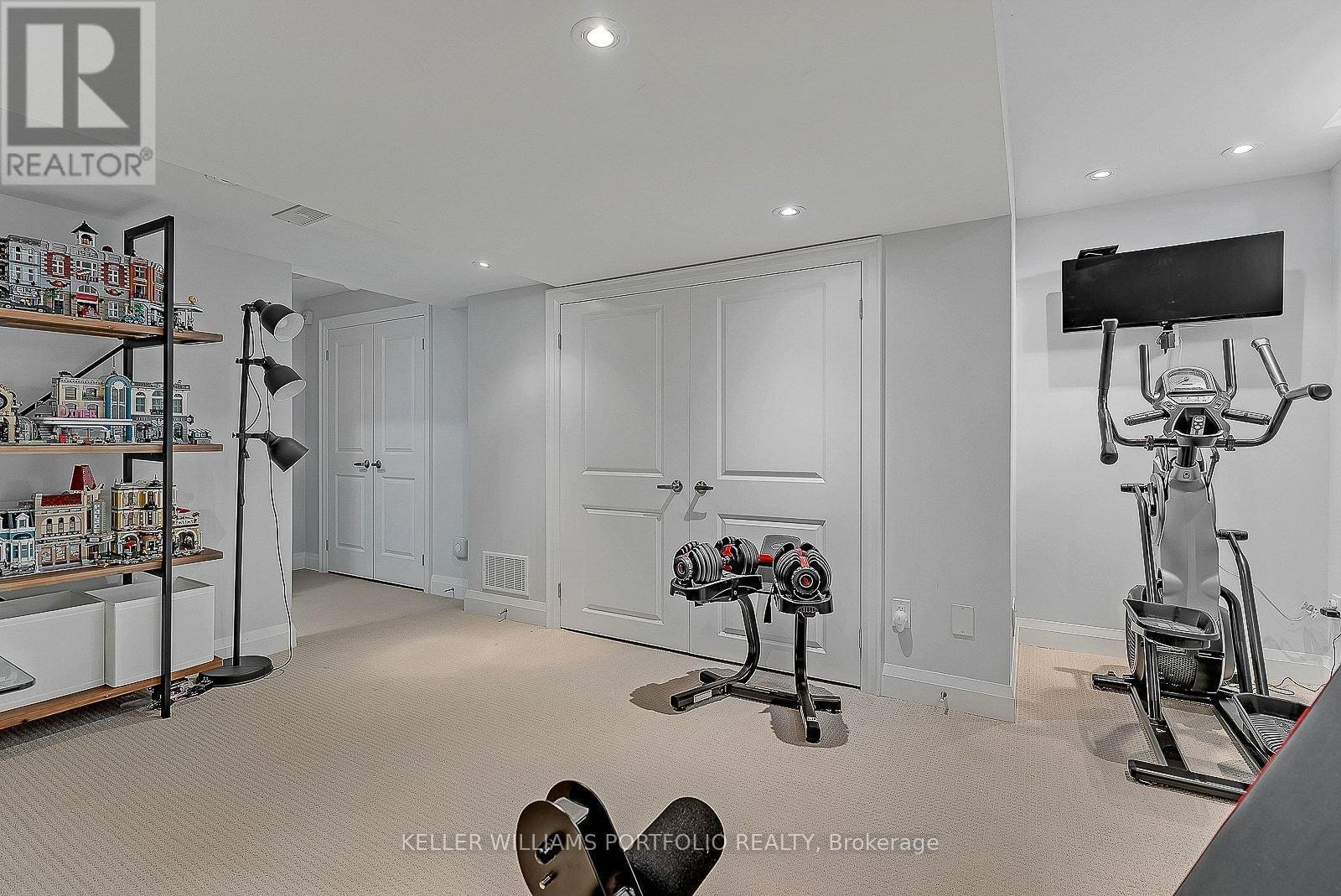 2016 Deerview Common, Oakville, ON - Indoor Photo Showing Gym Room