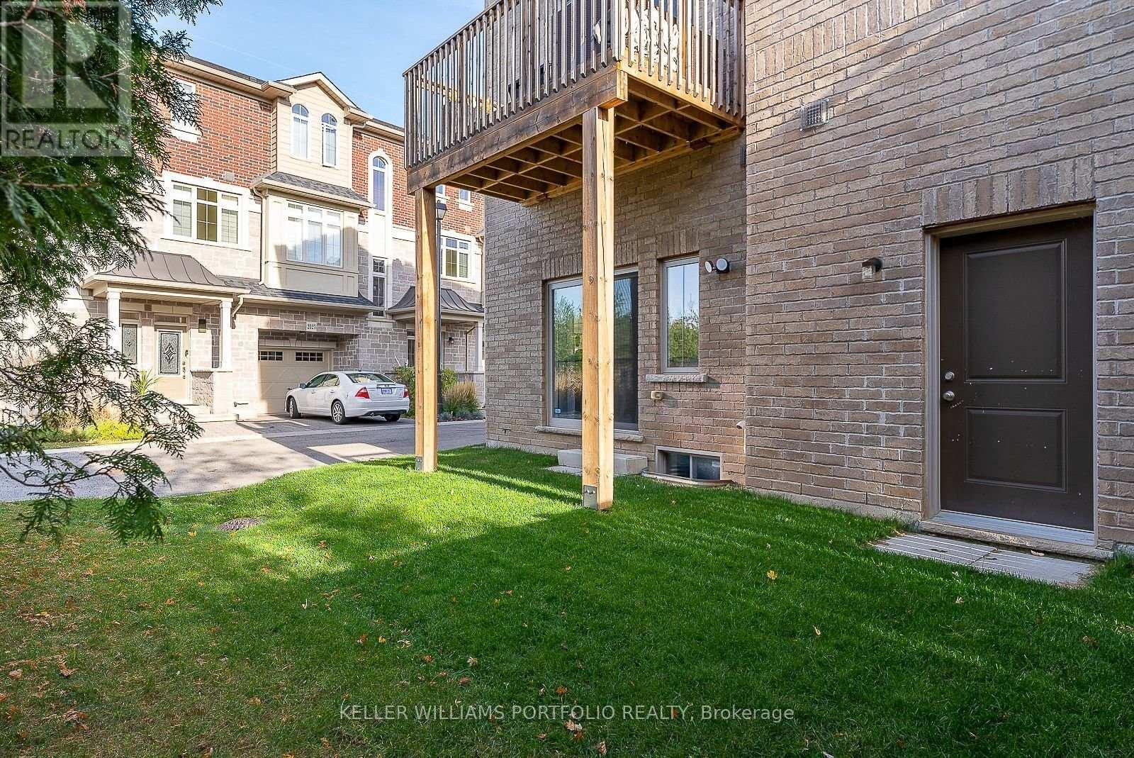 2016 Deerview Common, Oakville, ON - Outdoor