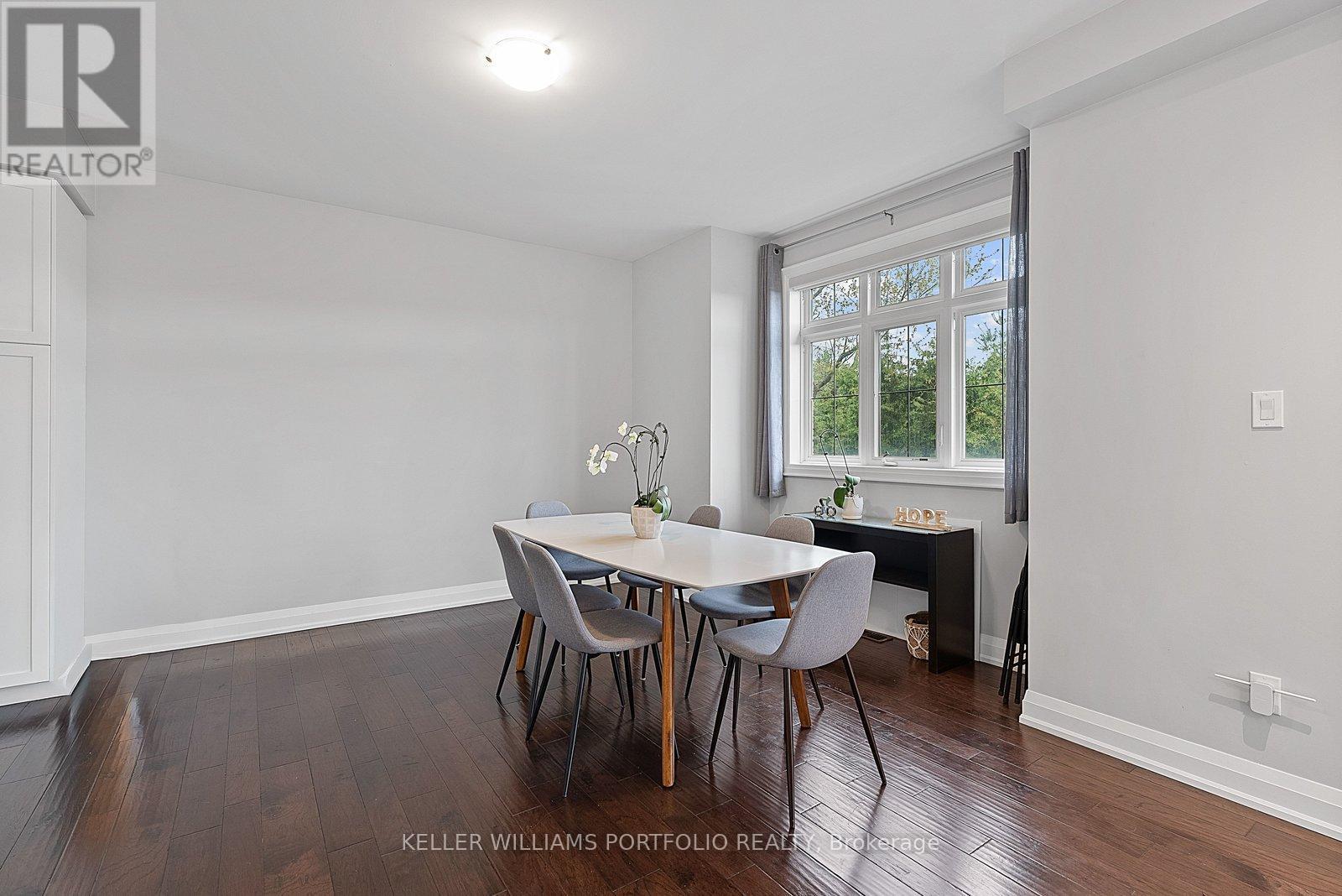 2016 Deerview Common, Oakville, ON - Indoor Photo Showing Dining Room