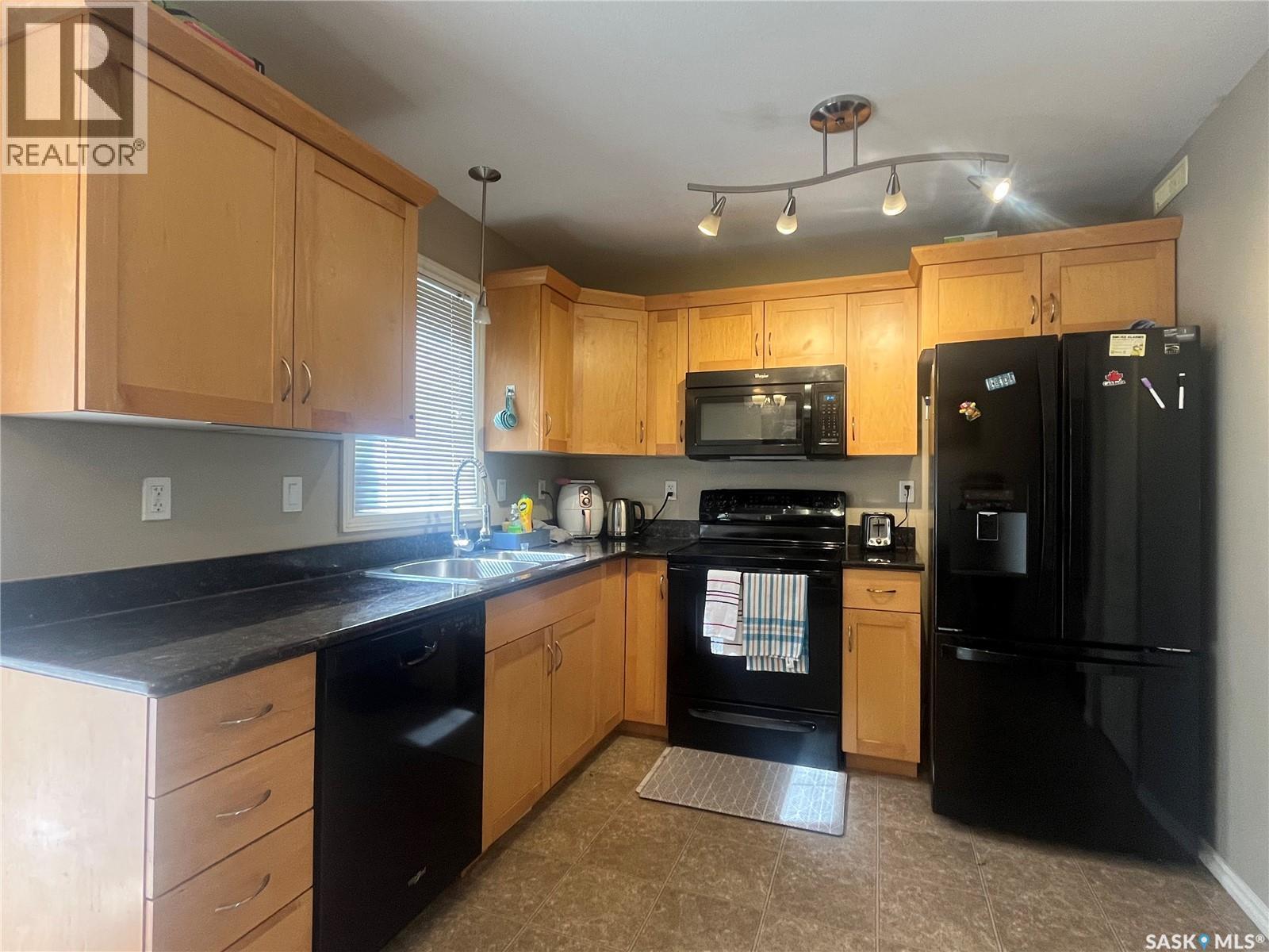 207 303 Slimmon Place, Saskatoon, SK - Indoor Photo Showing Kitchen