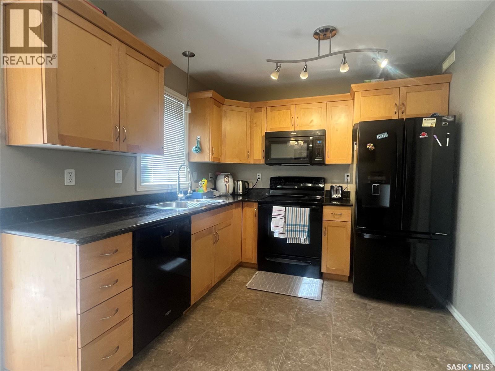 207 303 Slimmon Place, Saskatoon, SK - Indoor Photo Showing Kitchen