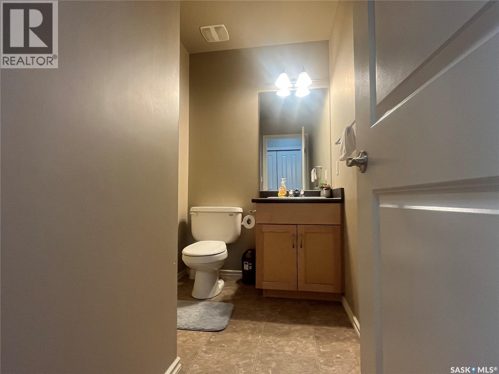207 303 Slimmon Place, Saskatoon, SK - Indoor Photo Showing Bathroom