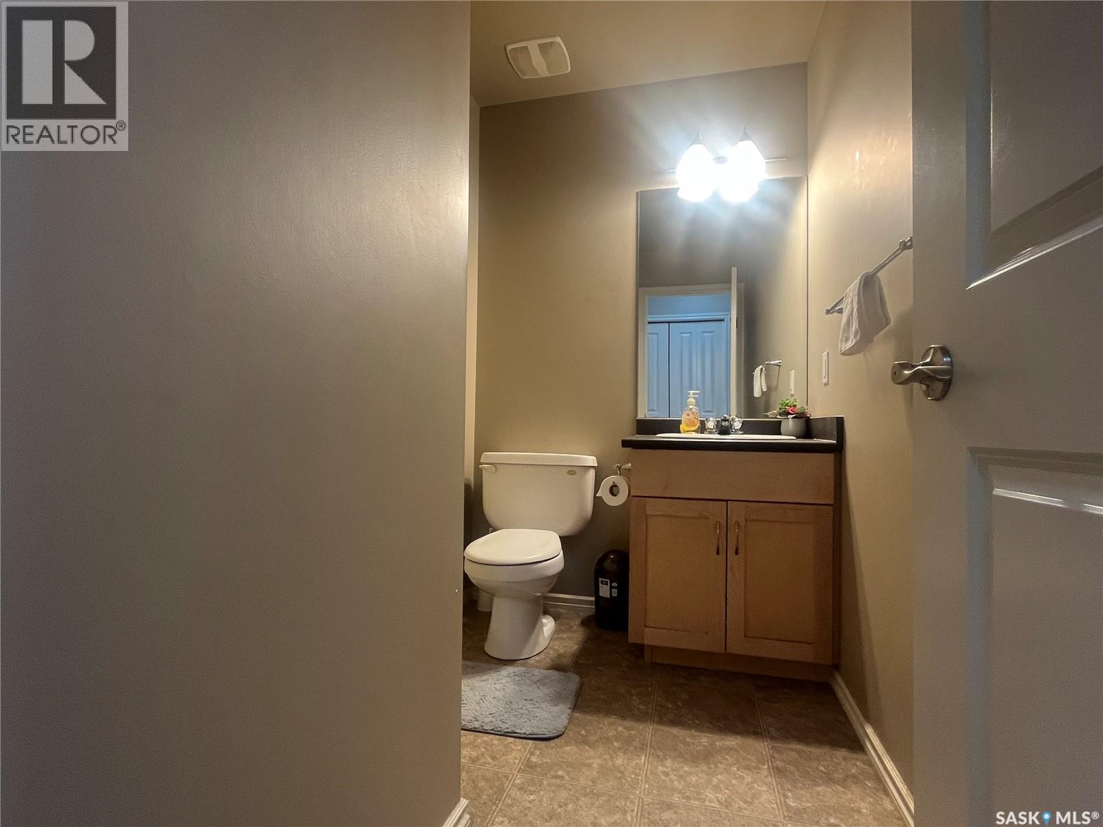 207 303 Slimmon Place, Saskatoon, SK - Indoor Photo Showing Bathroom