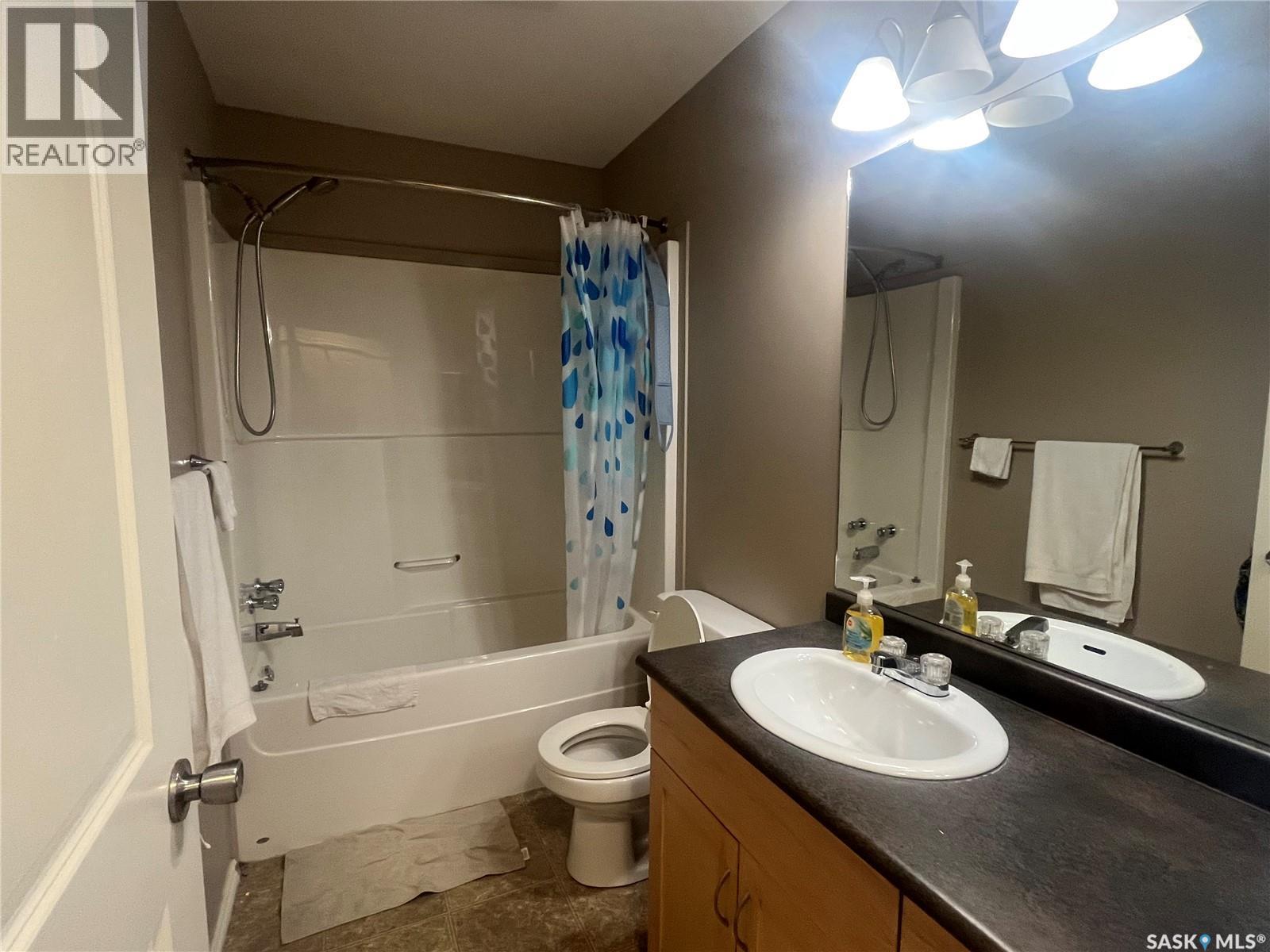 207 303 Slimmon Place, Saskatoon, SK - Indoor Photo Showing Bathroom