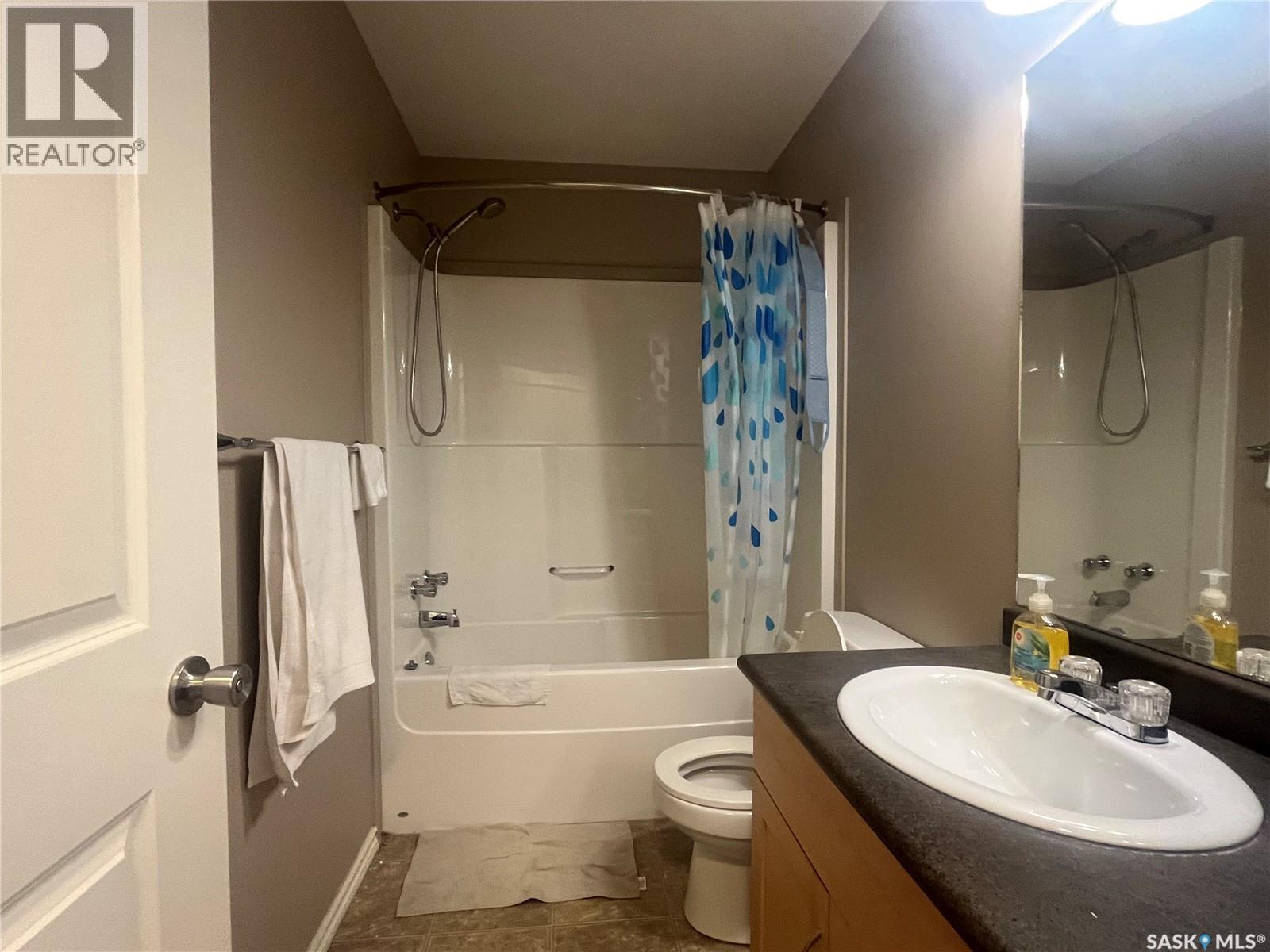 207 303 Slimmon Place, Saskatoon, SK - Indoor Photo Showing Bathroom