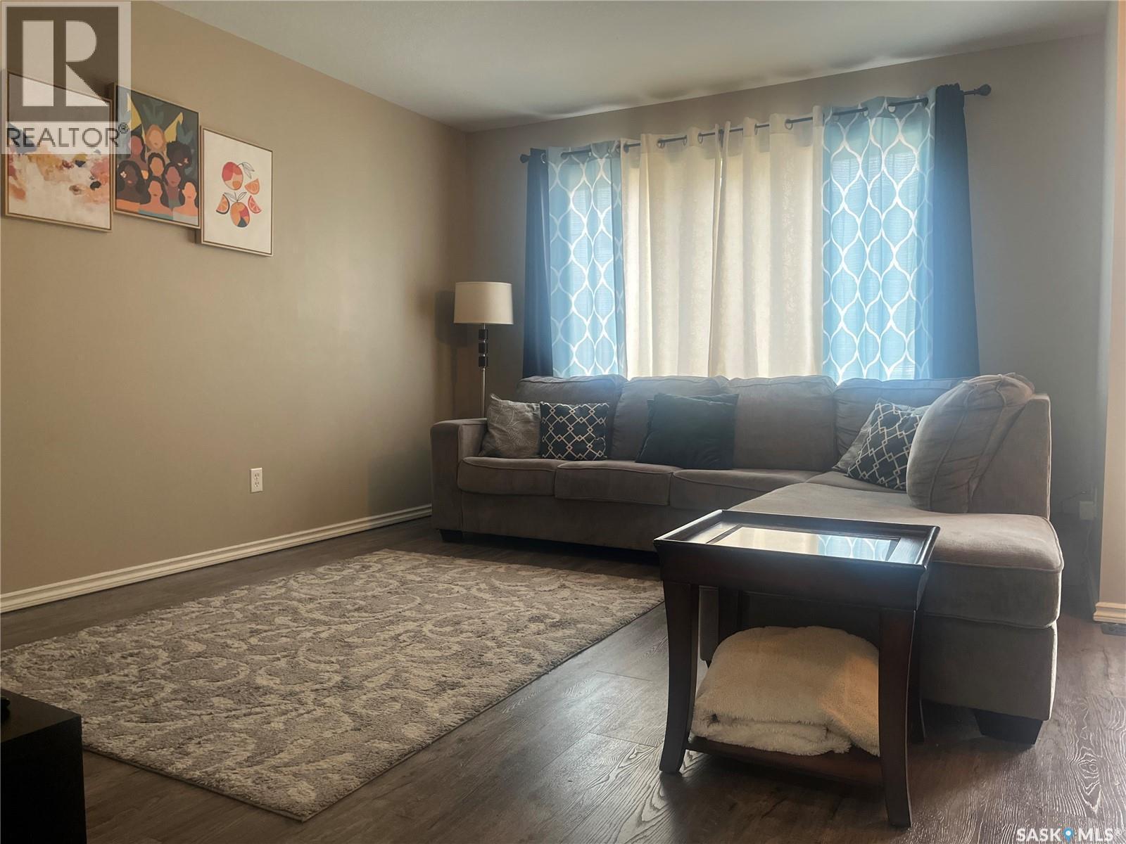 207 303 Slimmon Place, Saskatoon, SK - Indoor Photo Showing Living Room