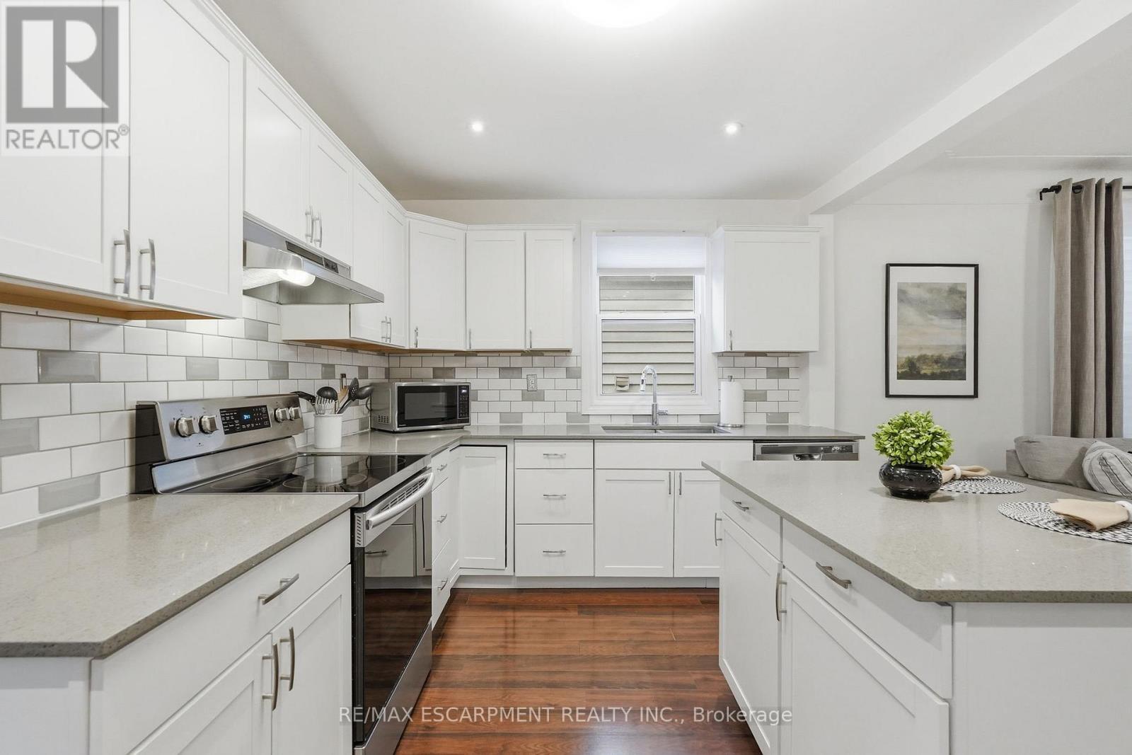44 Whitfield Avenue, Hamilton, ON - Indoor Photo Showing Kitchen
