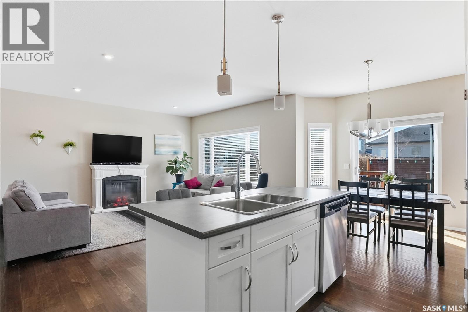 983 Pringle Cove, Saskatoon, SK - Indoor With Fireplace
