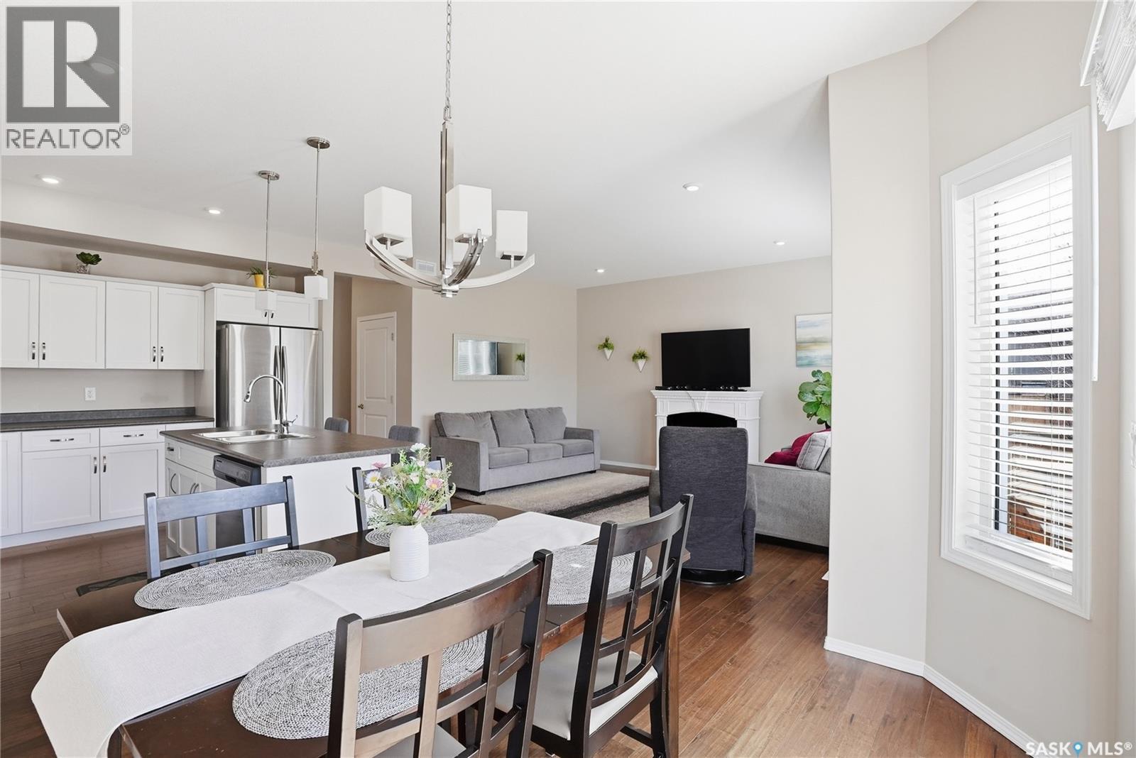 983 Pringle Cove, Saskatoon, SK - Indoor Photo Showing Dining Room