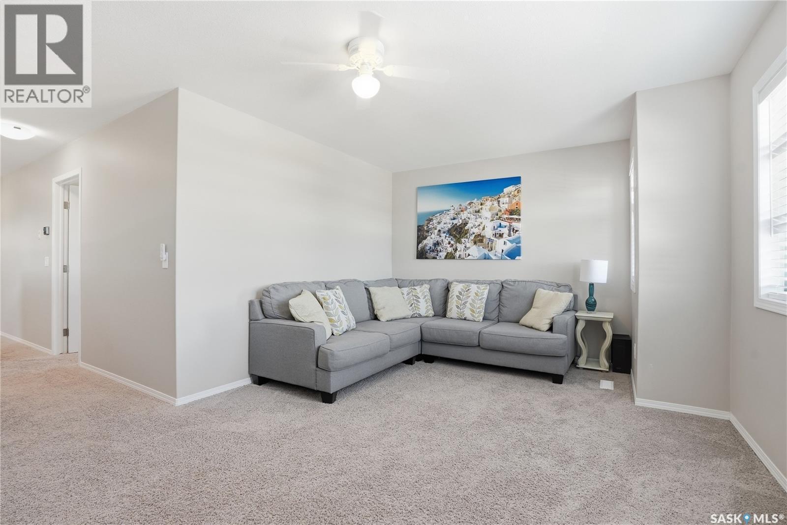 983 Pringle Cove, Saskatoon, SK - Indoor Photo Showing Living Room