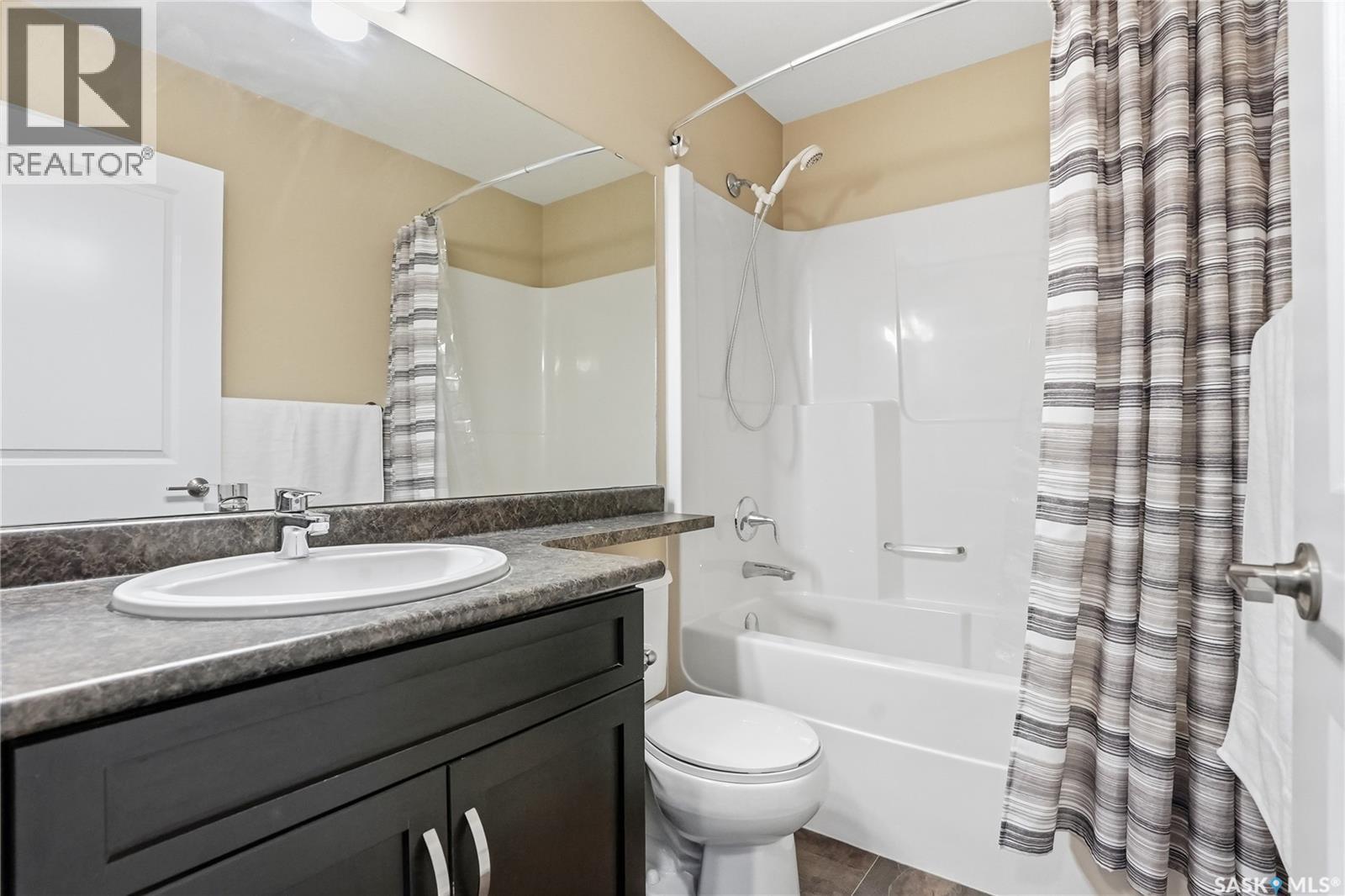 983 Pringle Cove, Saskatoon, SK - Indoor Photo Showing Bathroom