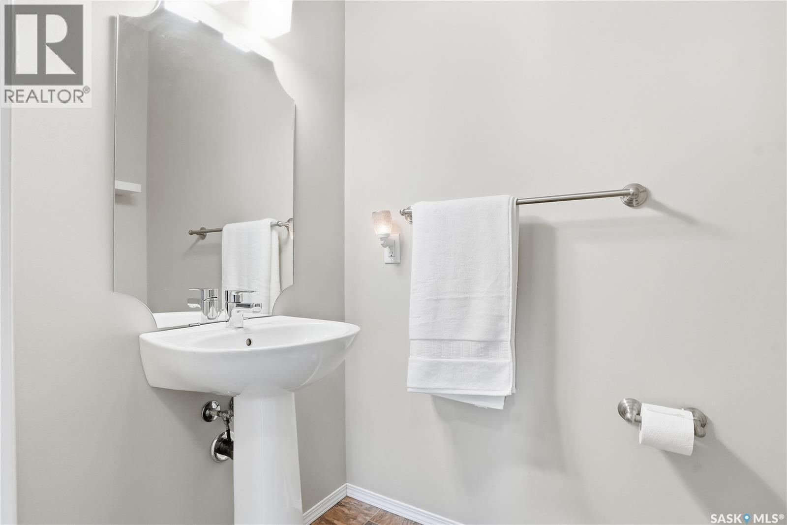 983 Pringle Cove, Saskatoon, SK - Indoor Photo Showing Bathroom