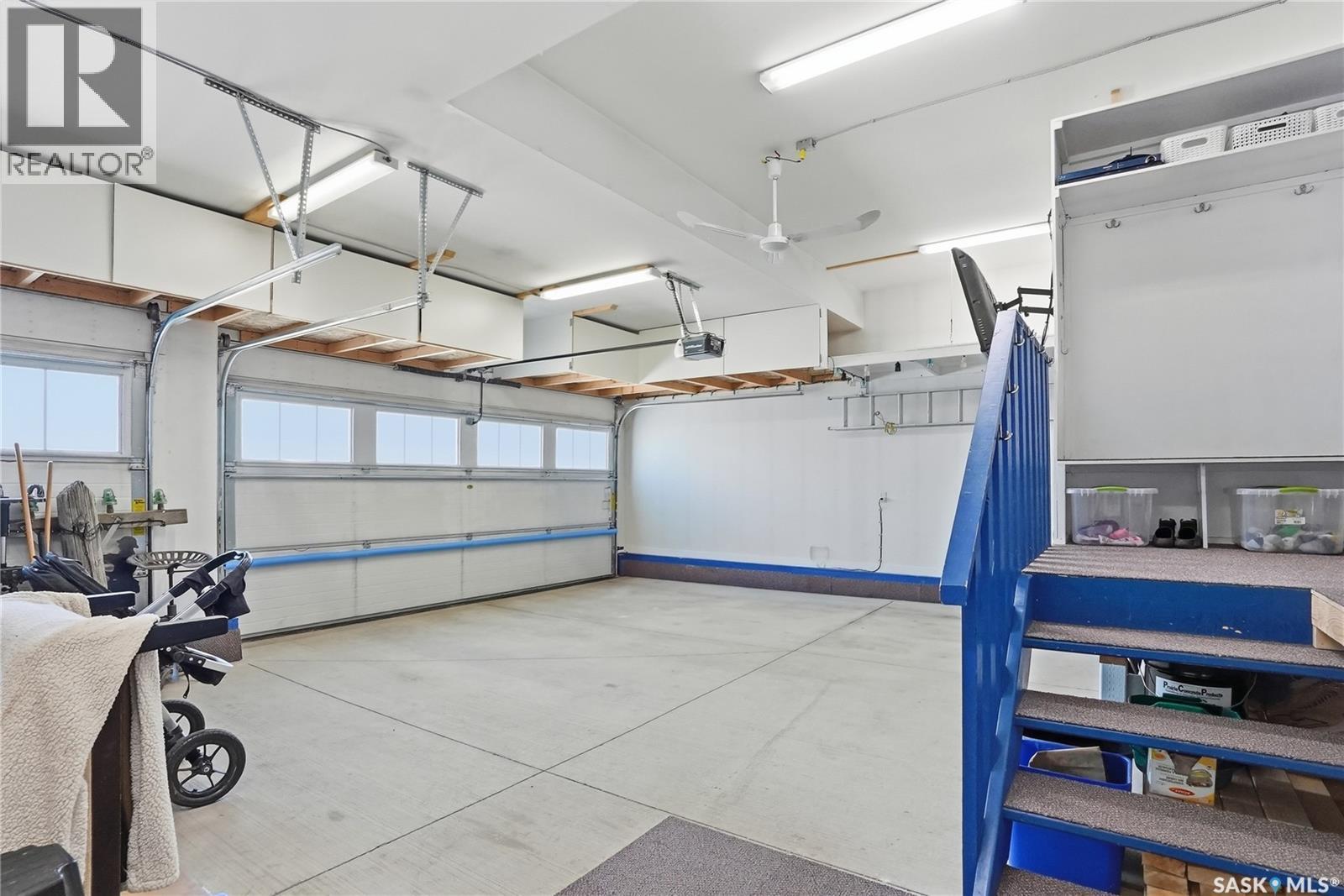 983 Pringle Cove, Saskatoon, SK - Indoor Photo Showing Garage