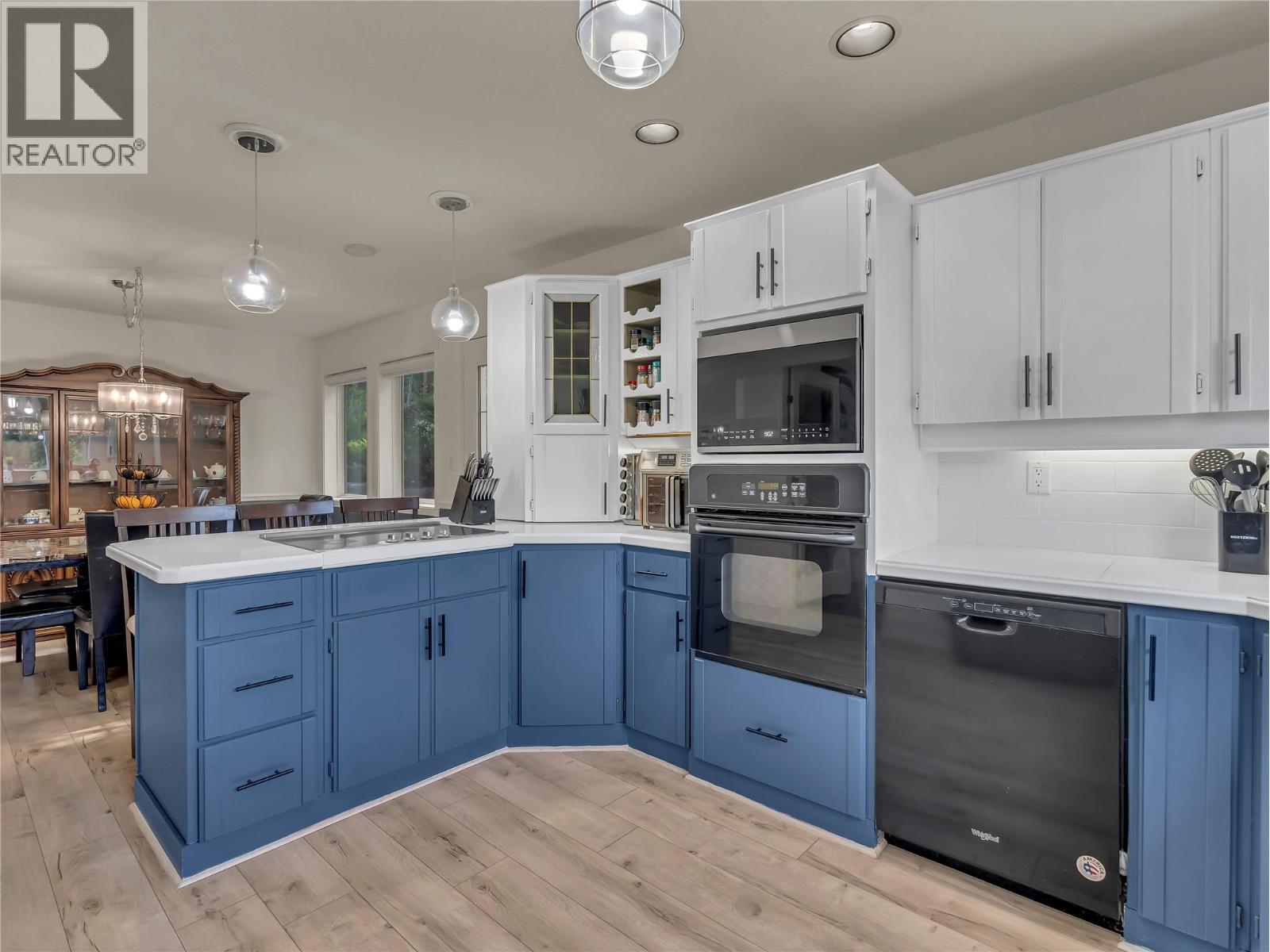 3257 Juniper Drive, Naramata, BC - Indoor Photo Showing Kitchen With Upgraded Kitchen