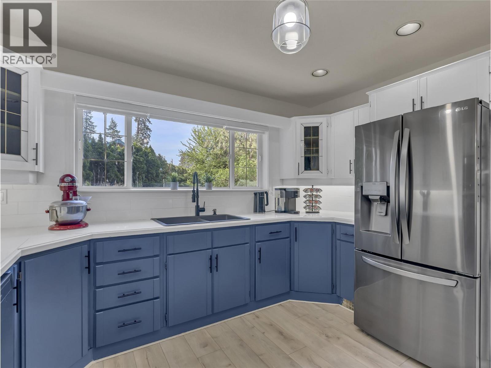 3257 Juniper Drive, Naramata, BC - Indoor Photo Showing Kitchen