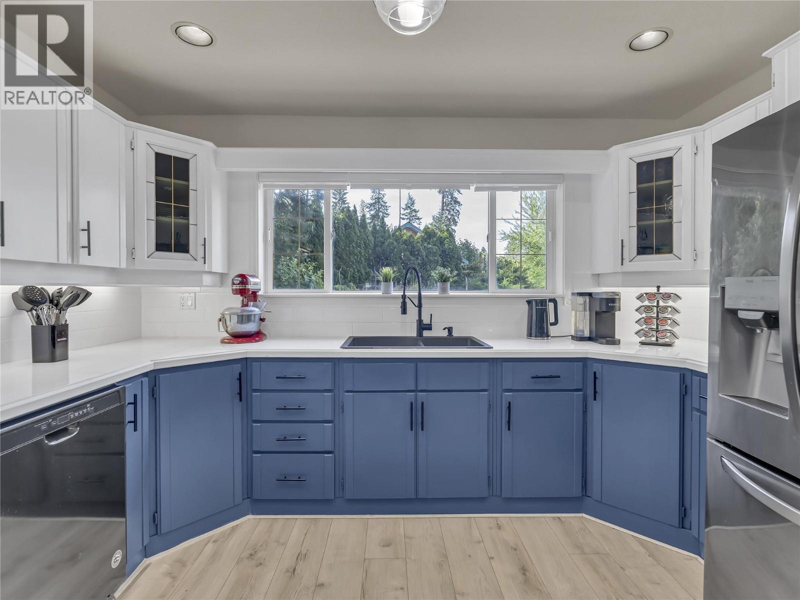 3257 Juniper Drive, Naramata, BC - Indoor Photo Showing Kitchen