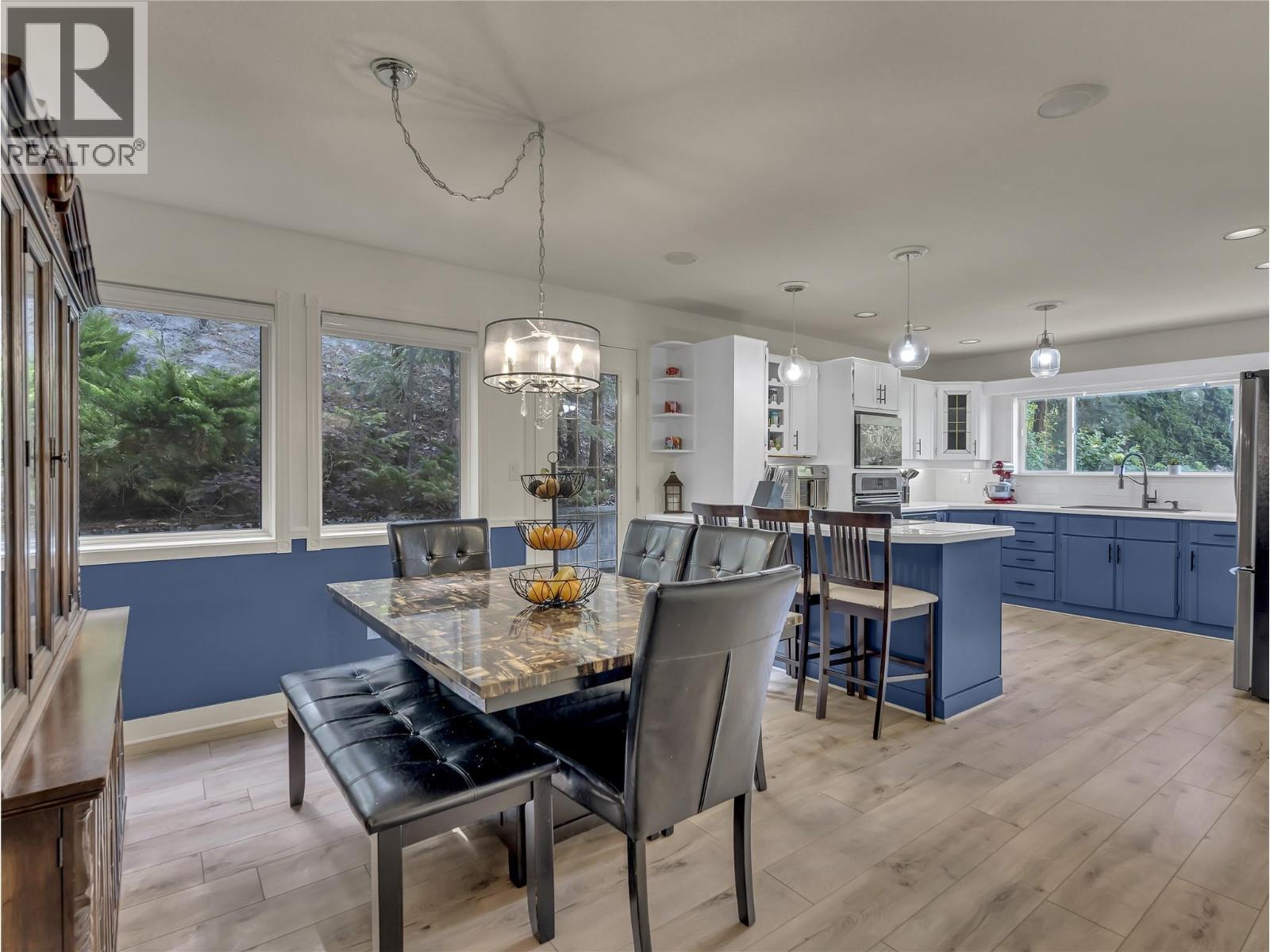 3257 Juniper Drive, Naramata, BC - Indoor Photo Showing Dining Room