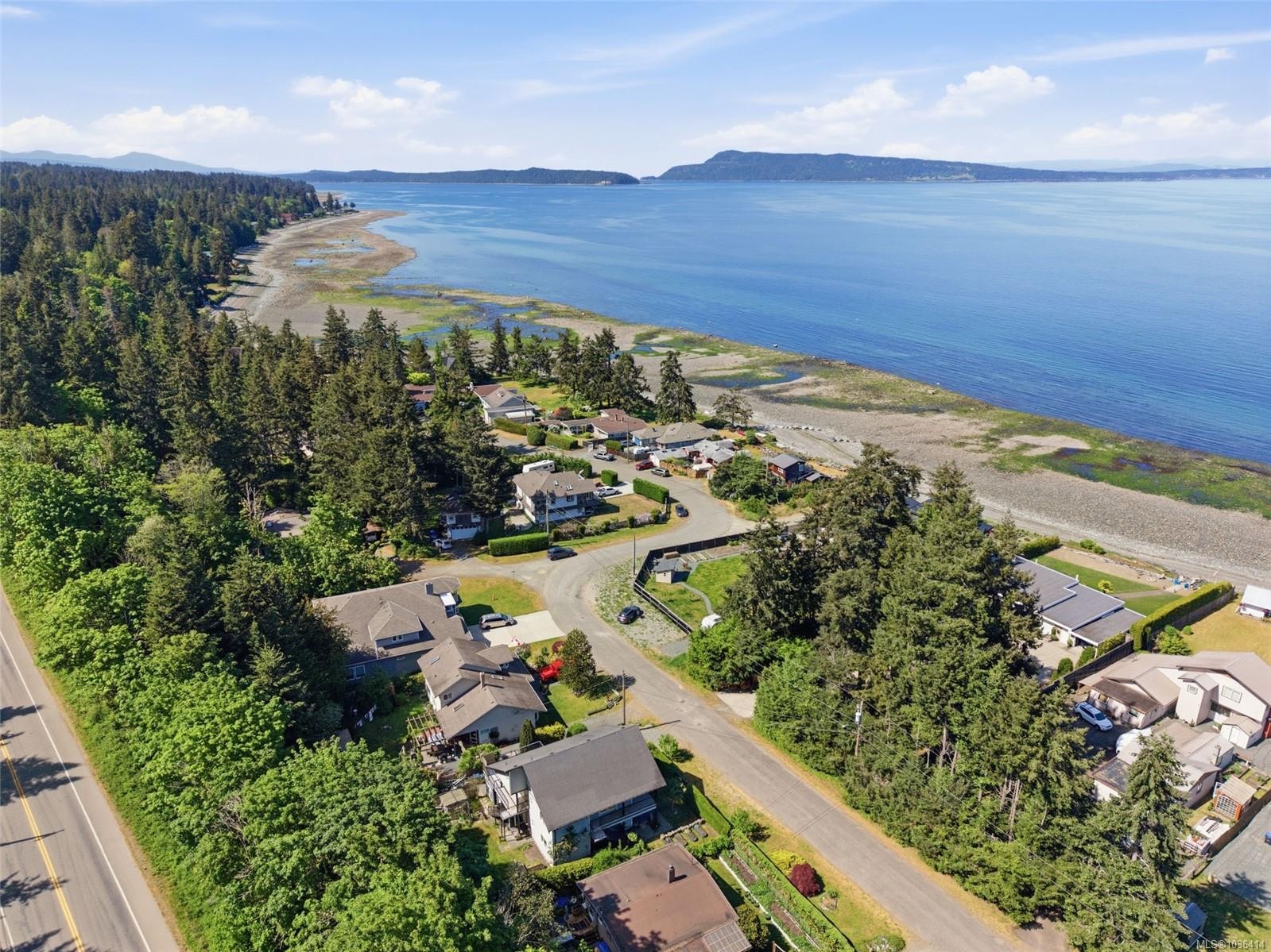 3970 Bovanis Rd, Bowser, BC