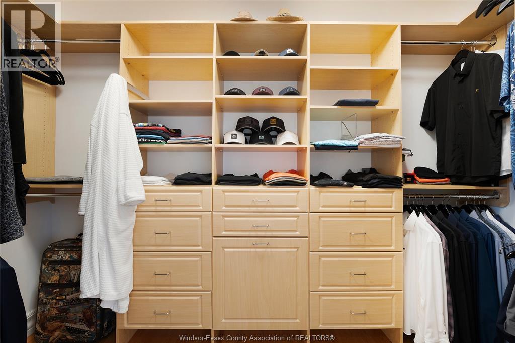 1740 Caille Avenue, Lakeshore, ON - Indoor With Storage