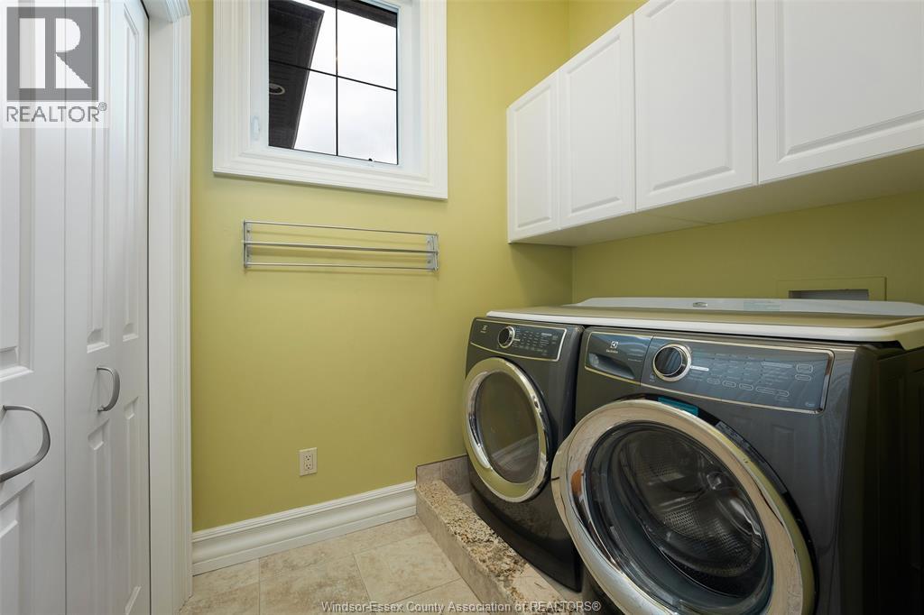 1740 Caille Avenue, Lakeshore, ON - Indoor Photo Showing Laundry Room