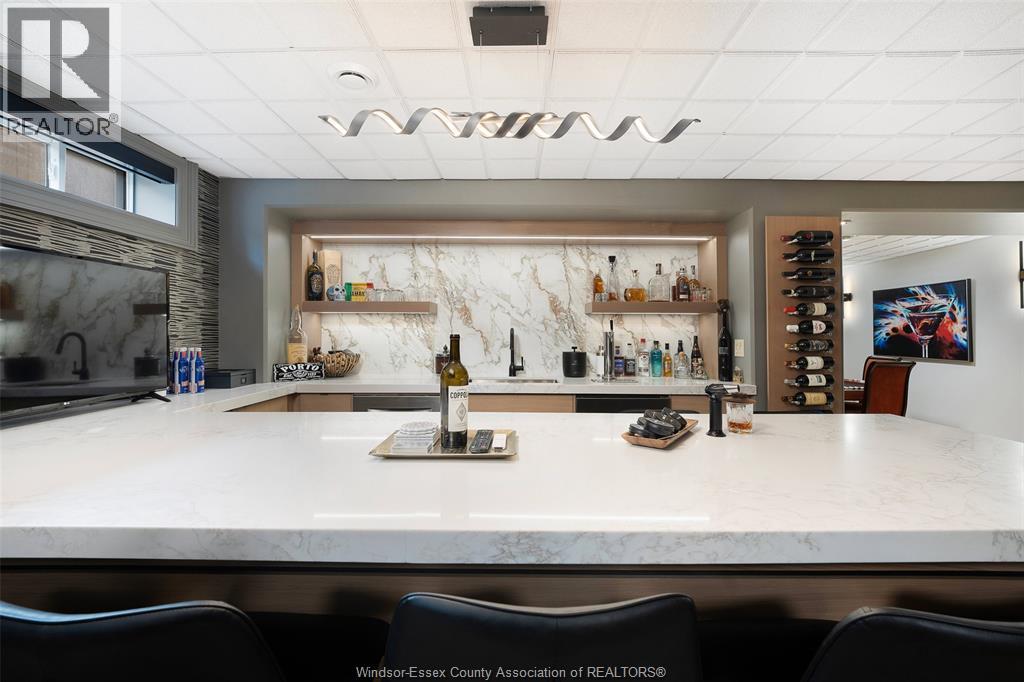 1740 Caille Avenue, Lakeshore, ON - Indoor Photo Showing Kitchen