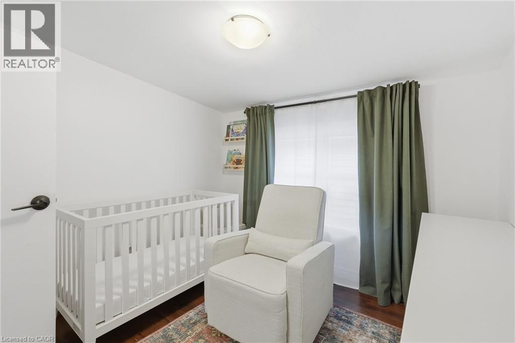 44 Whitfield Avenue, Hamilton, ON - Indoor Photo Showing Bedroom