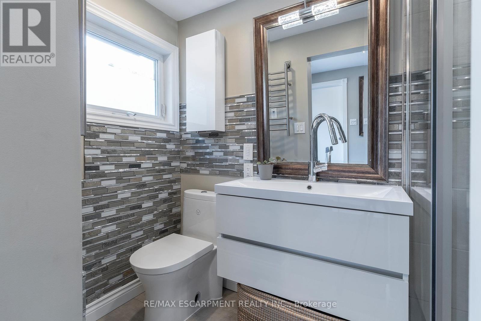 193 Pine Cove Road, Burlington, ON - Indoor Photo Showing Bathroom