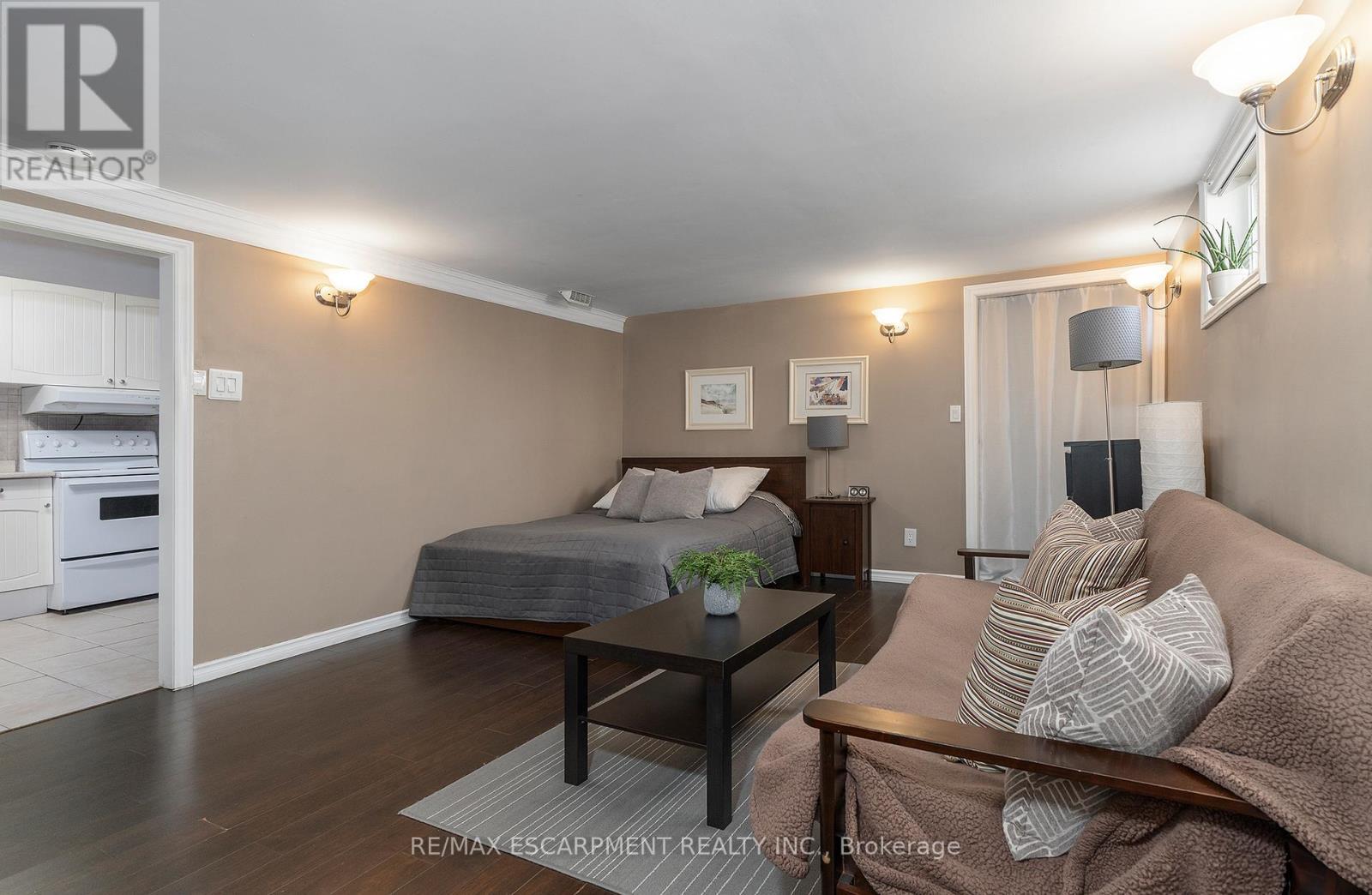 193 Pine Cove Road, Burlington, ON - Indoor Photo Showing Living Room