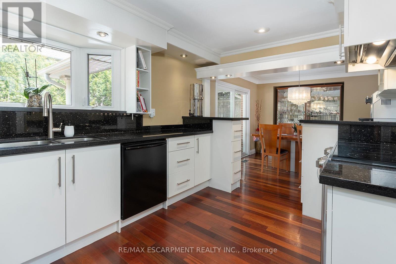193 Pine Cove Road, Burlington, ON - Indoor Photo Showing Kitchen