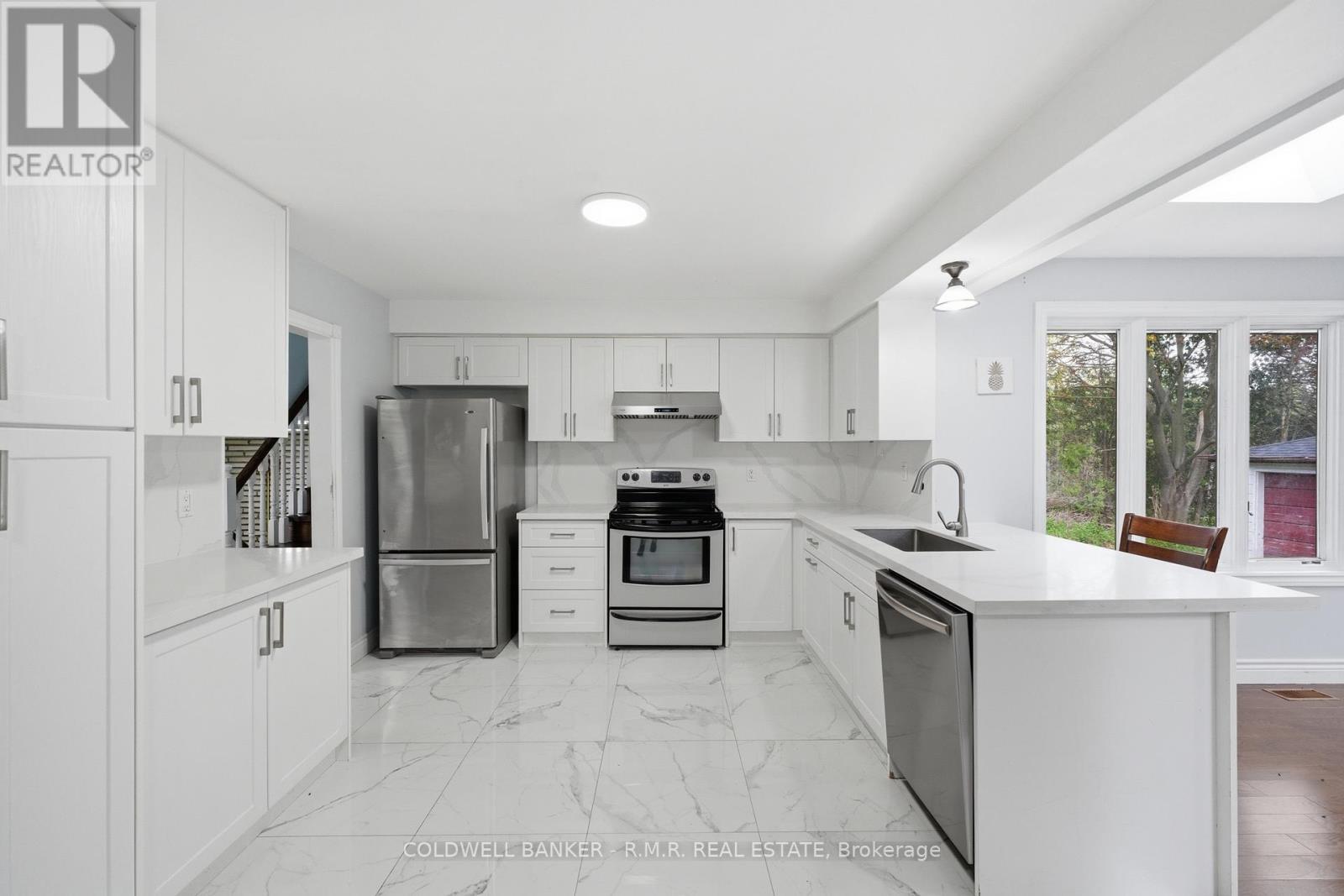 1549 Simcoe Street N, Oshawa (Samac), ON - Indoor Photo Showing Kitchen