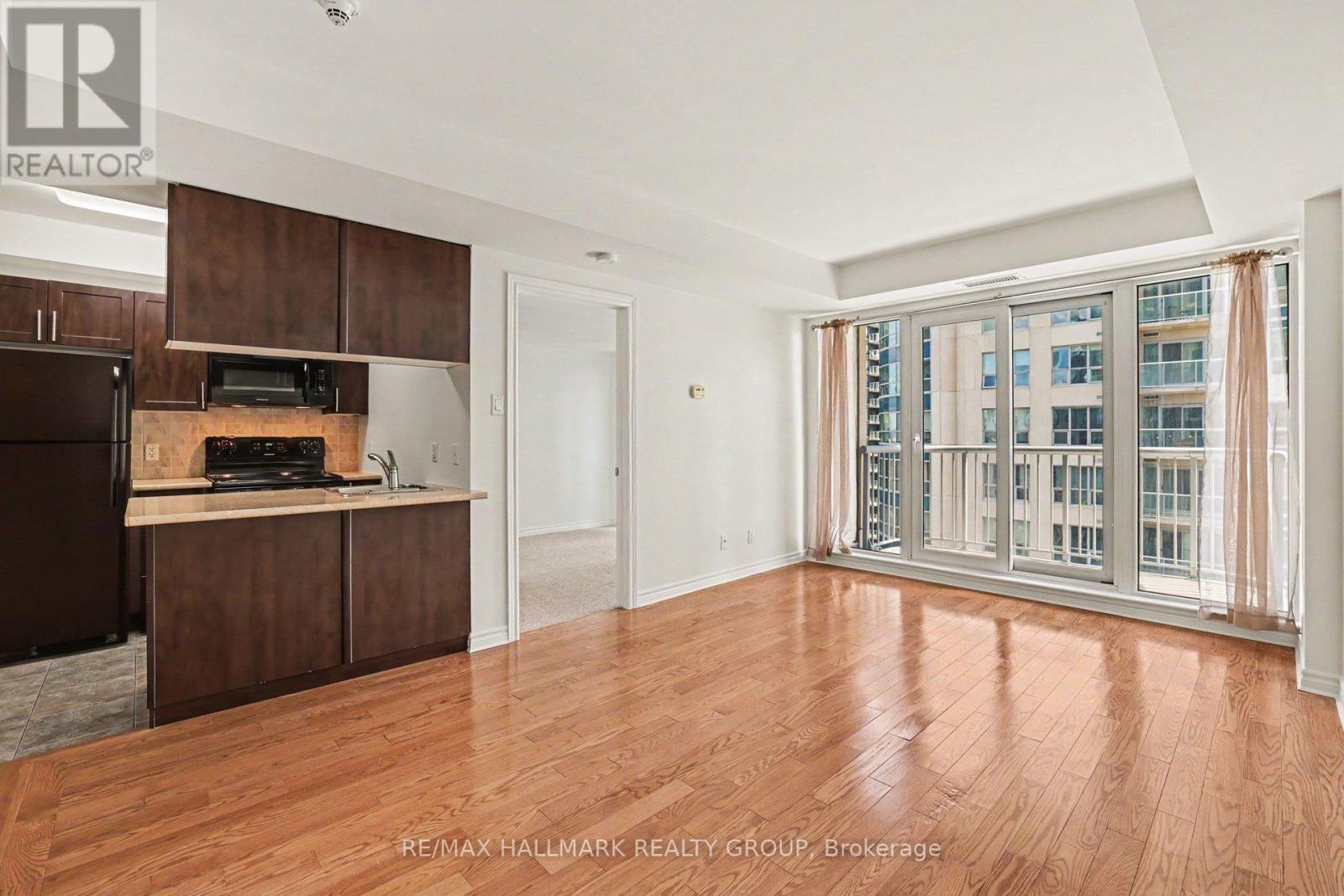 1304A - 234 Rideau Street, Ottawa, ON - Indoor Photo Showing Kitchen