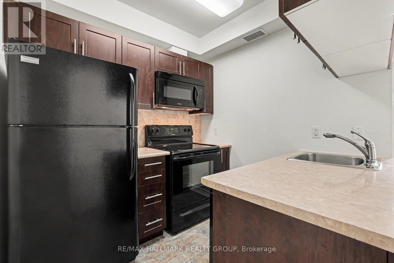 1304A - 234 Rideau Street, Ottawa, ON - Indoor Photo Showing Kitchen