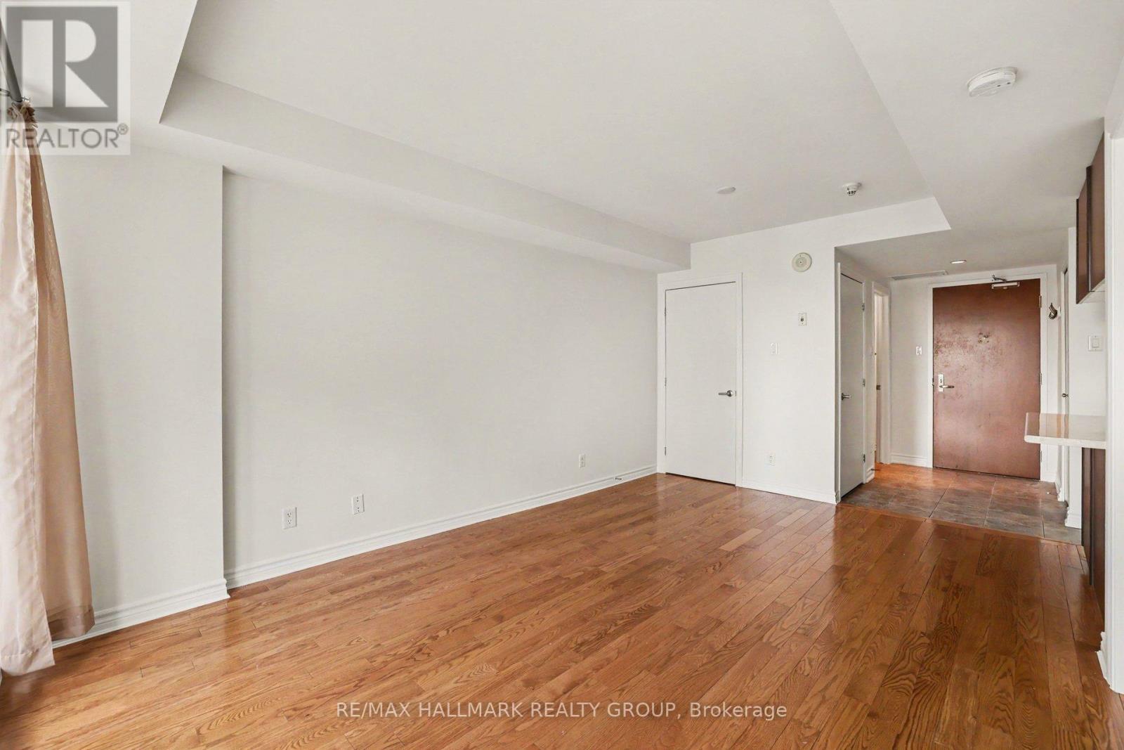 1304A - 234 Rideau Street, Ottawa, ON - Indoor Photo Showing Other Room