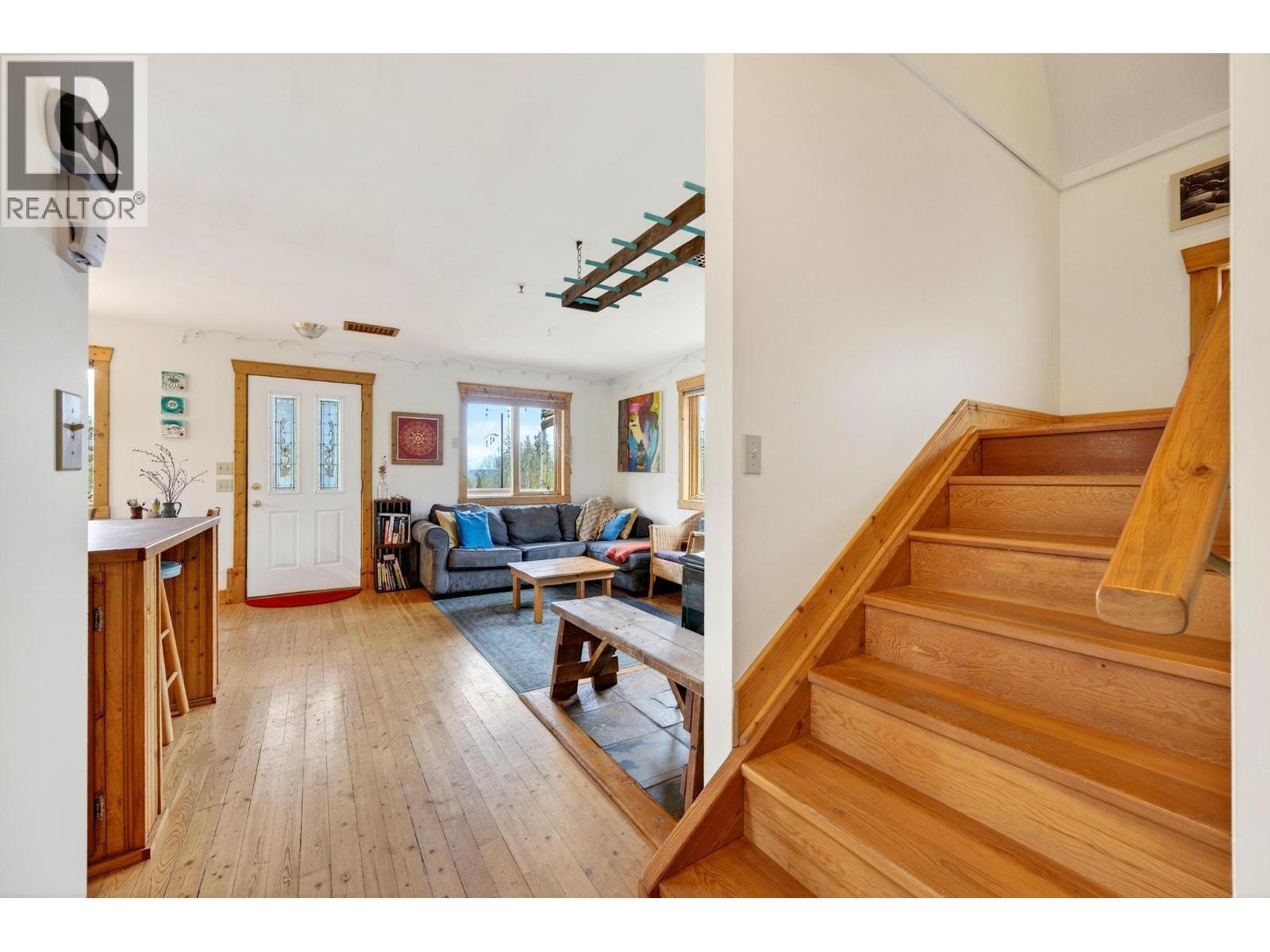 2487 Seward Rd, Golden, BC