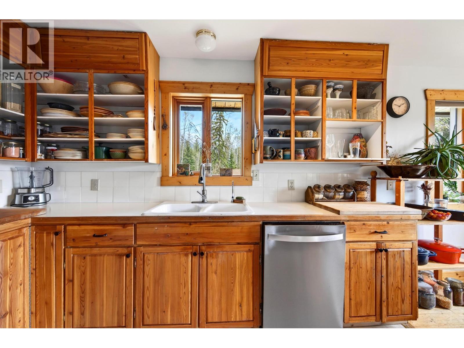 2487 Seward Rd, Golden, BC