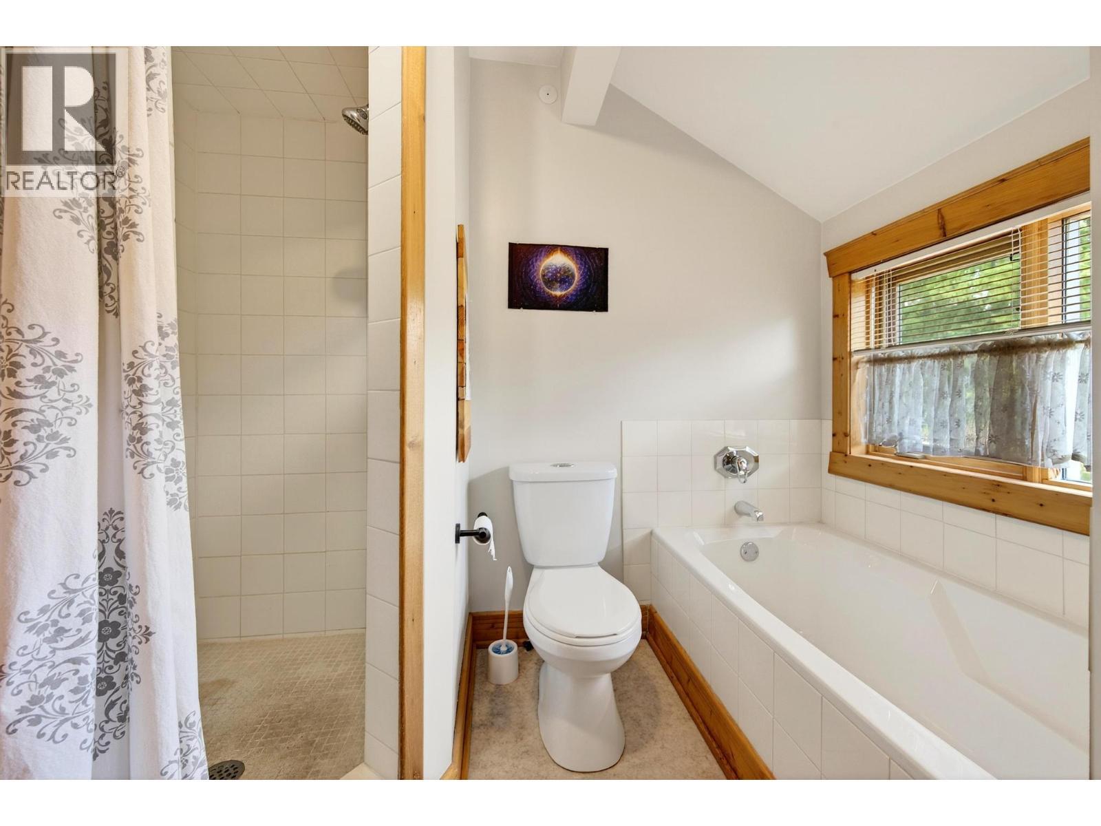 2487 Seward Rd, Golden, BC