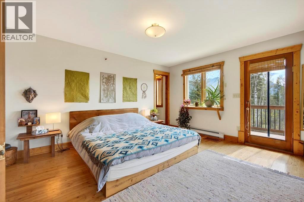 2487 Seward Rd, Golden, BC