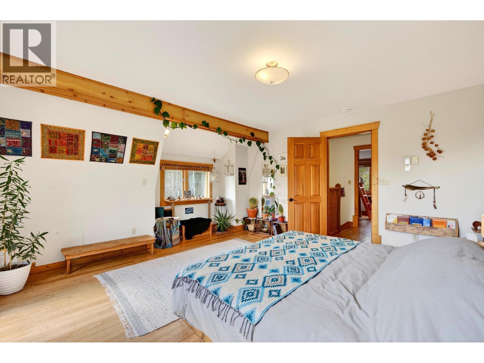 2487 Seward Rd, Golden, BC