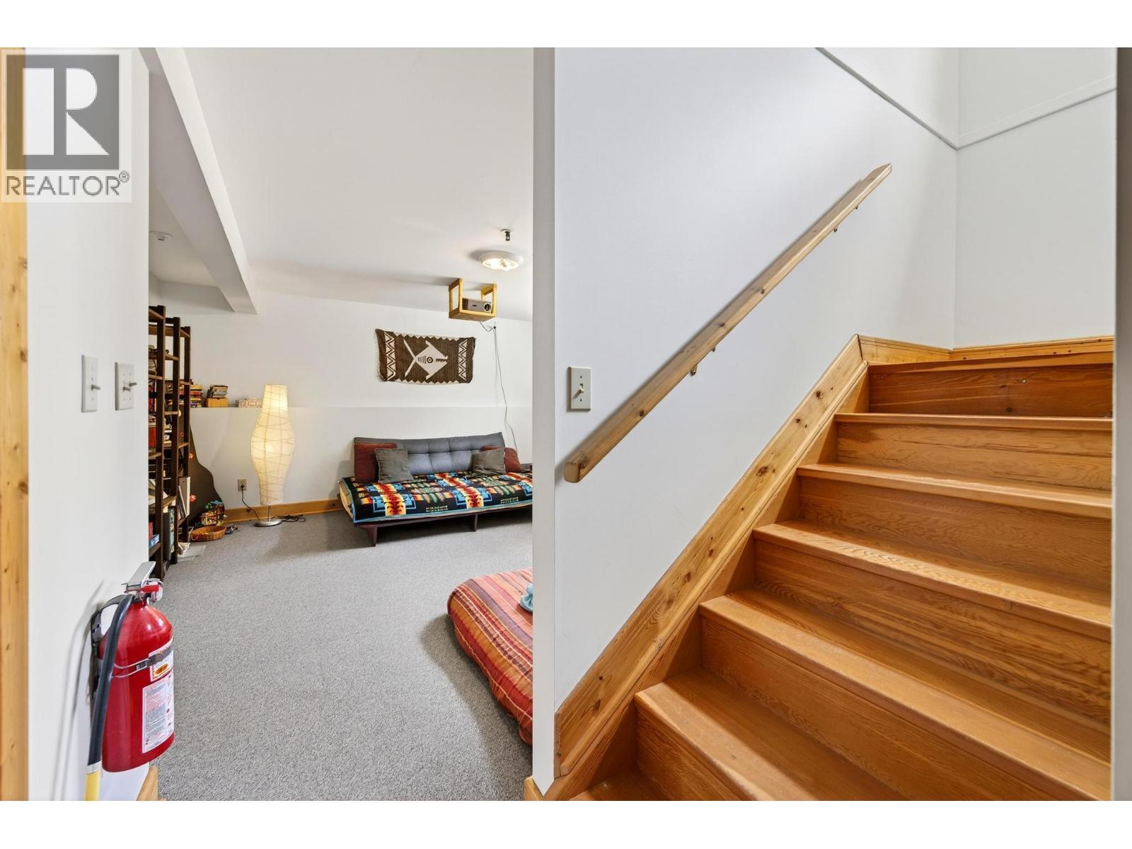 2487 Seward Rd, Golden, BC