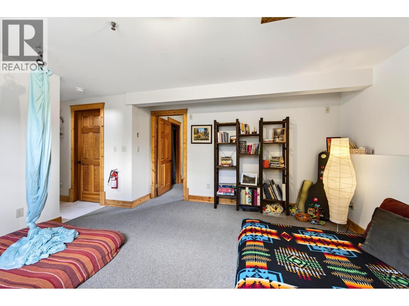 2487 Seward Rd, Golden, BC