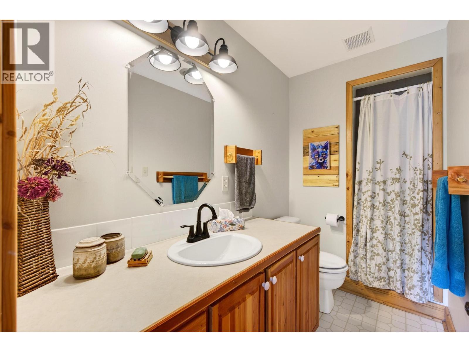 2487 Seward Rd, Golden, BC