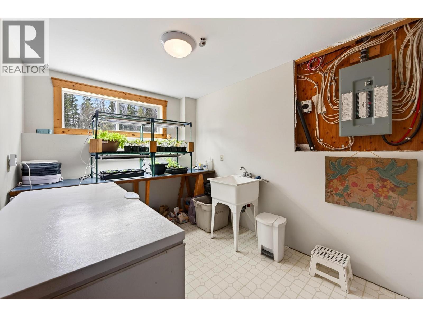 2487 Seward Rd, Golden, BC