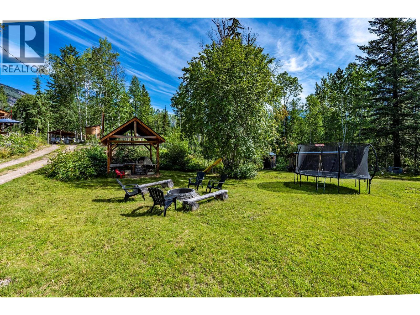 2487 Seward Rd, Golden, BC